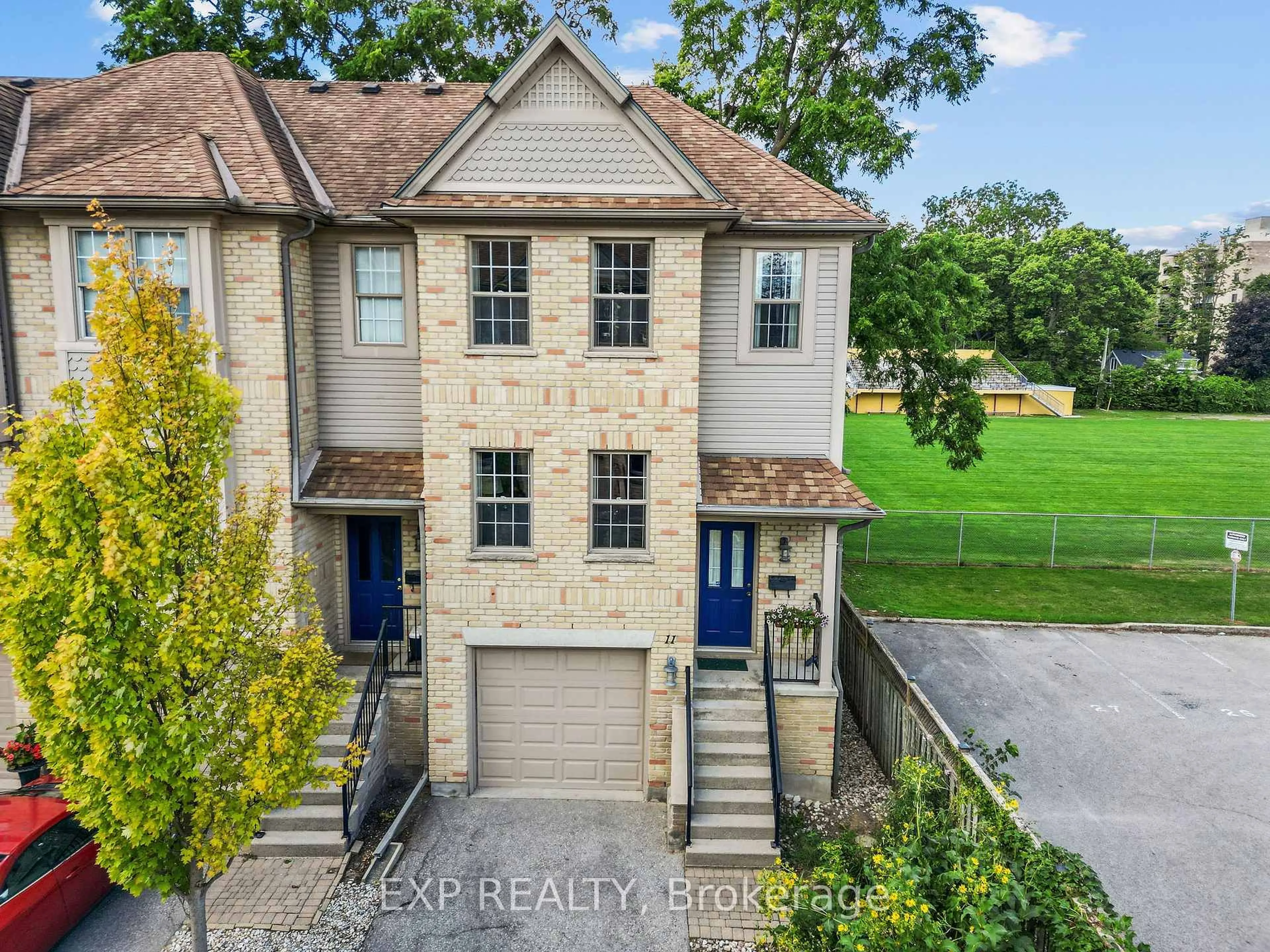 A pic from outside/outdoor area/front of a property/back of a property/a pic from drone, street for 609 COLBORNE St, London East Ontario N6B 2V3