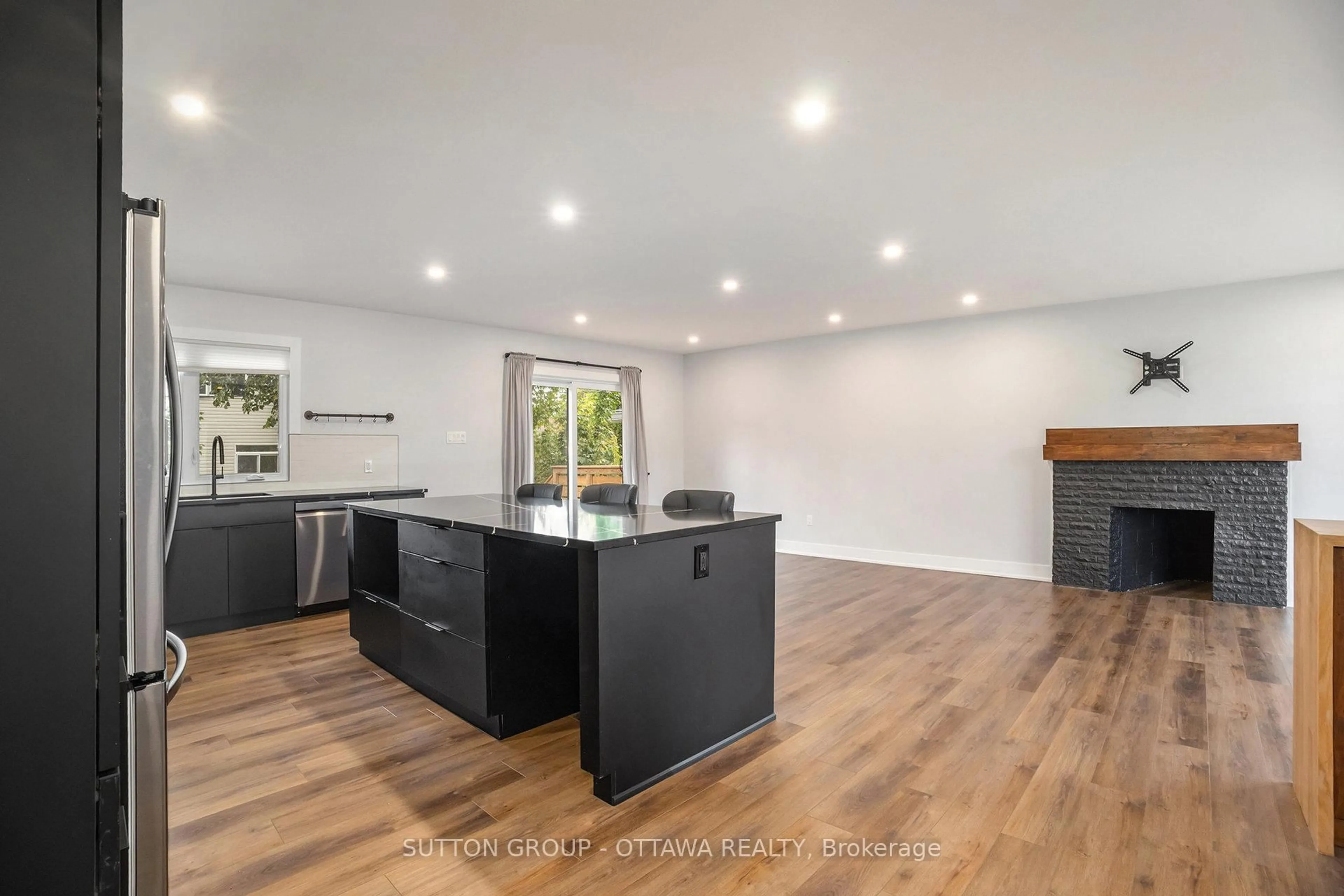 Open concept kitchen, unknown for 1299 Brookline Ave, Ottawa Ontario K1V 6S4