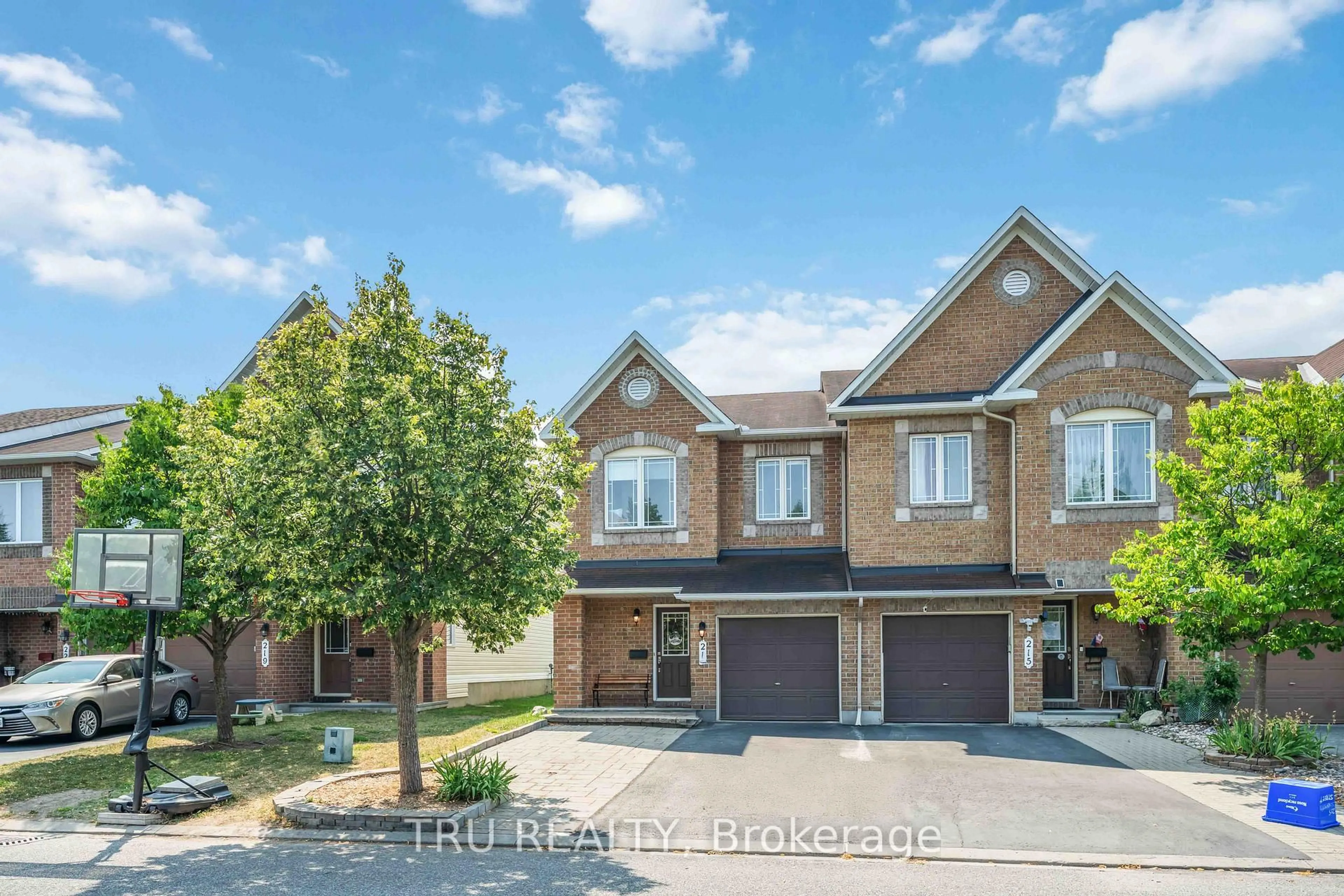 A pic from outside/outdoor area/front of a property/back of a property/a pic from drone, street for 217 Sorento St, Ottawa Ontario K2J 0B6