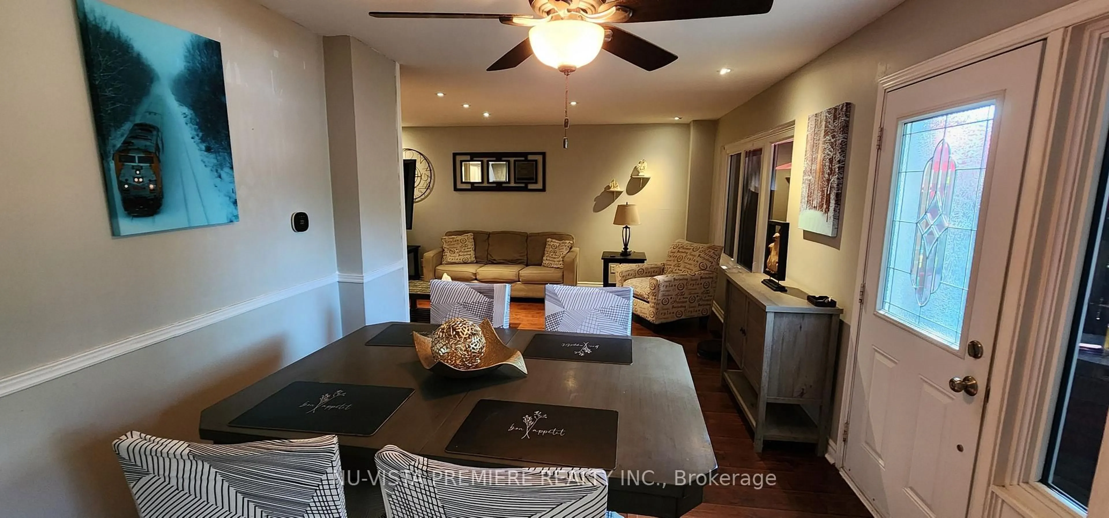 Living room with furniture, unknown for 344 HOMESTEAD Crt, London North Ontario N6G 2E9