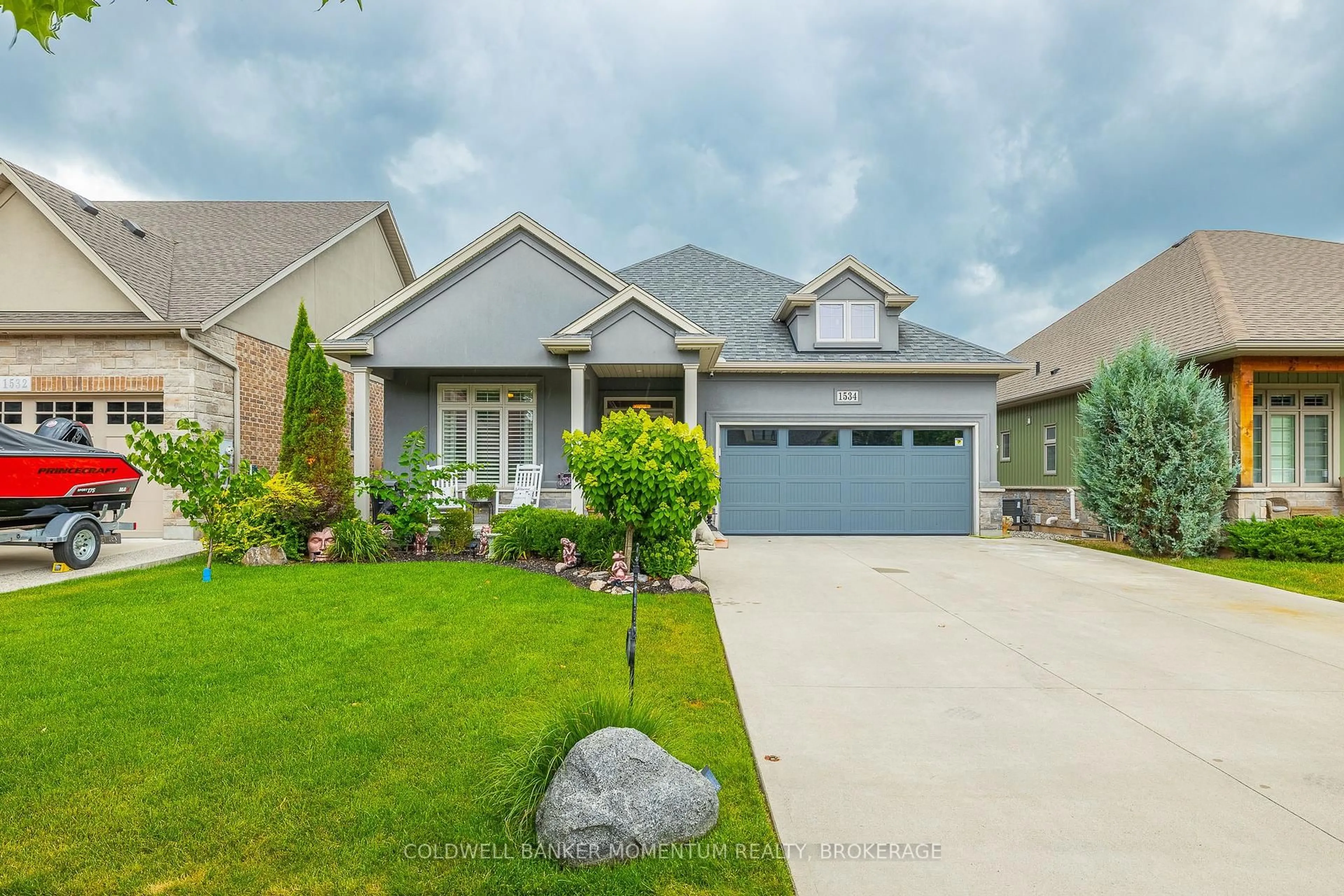 Home with vinyl exterior material, street for 1534 Haist St, Pelham Ontario L0S 1E5