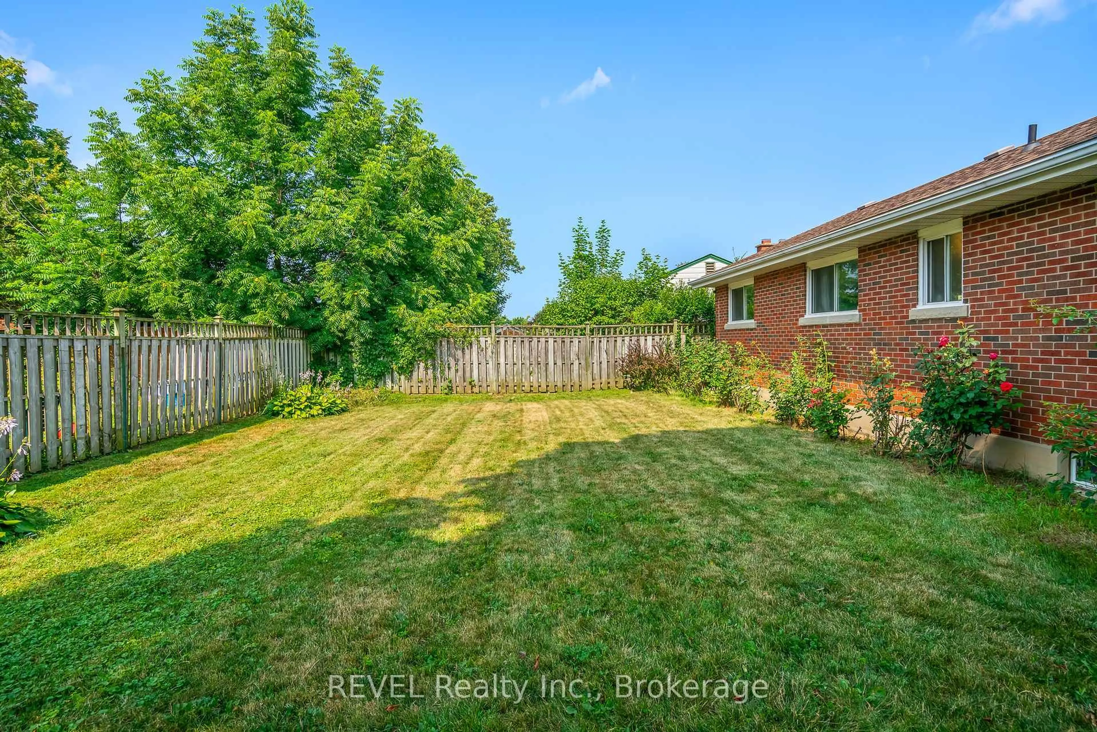 Unknown for 18 Broadmore Ave, St. Catharines Ontario L2M 6A5