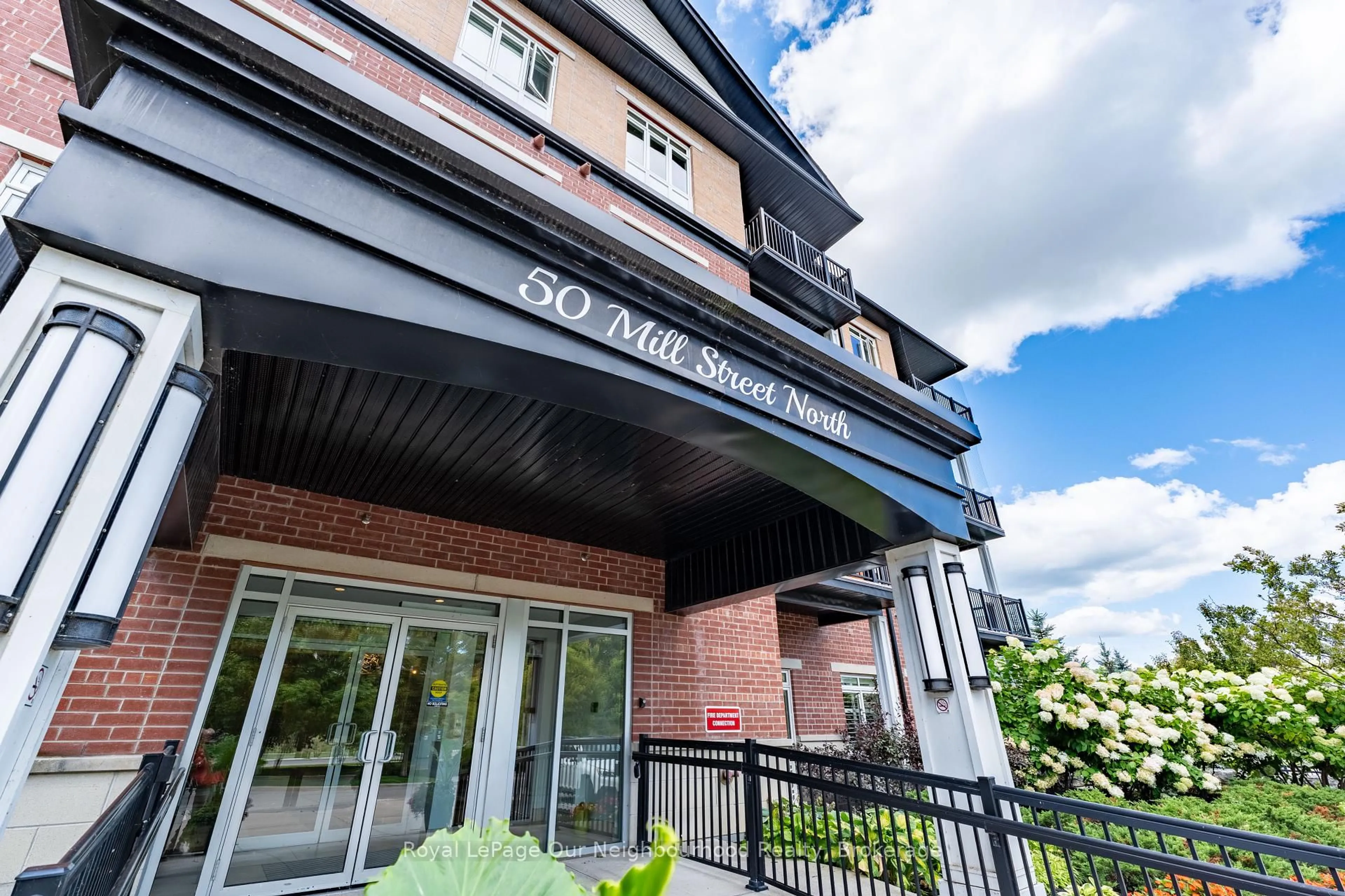 Patio, building for 50 Mill St #204, Port Hope Ontario L1A 2T2
