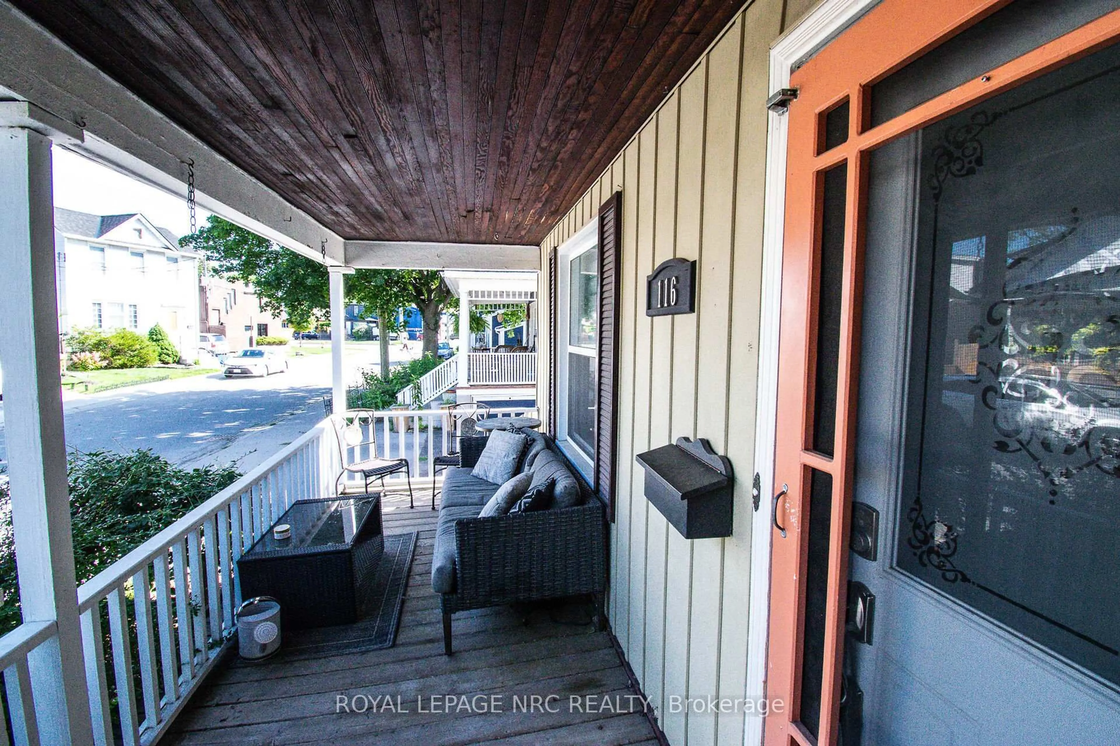 Patio, street for 116 Lowell Ave, St. Catharines Ontario L2R 2E2