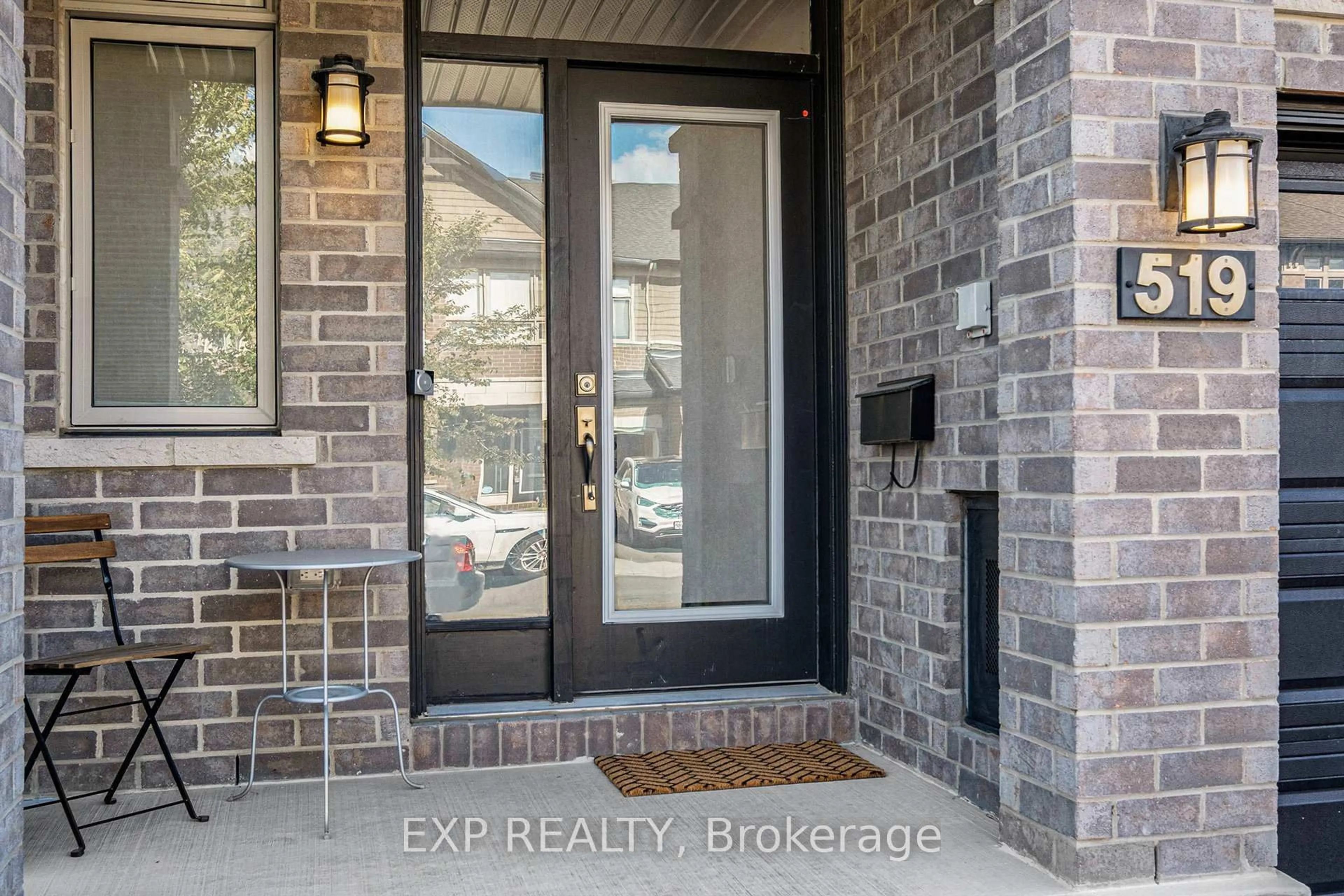 Indoor entryway for 519 Triangle St, Ottawa Ontario K2V 0M7