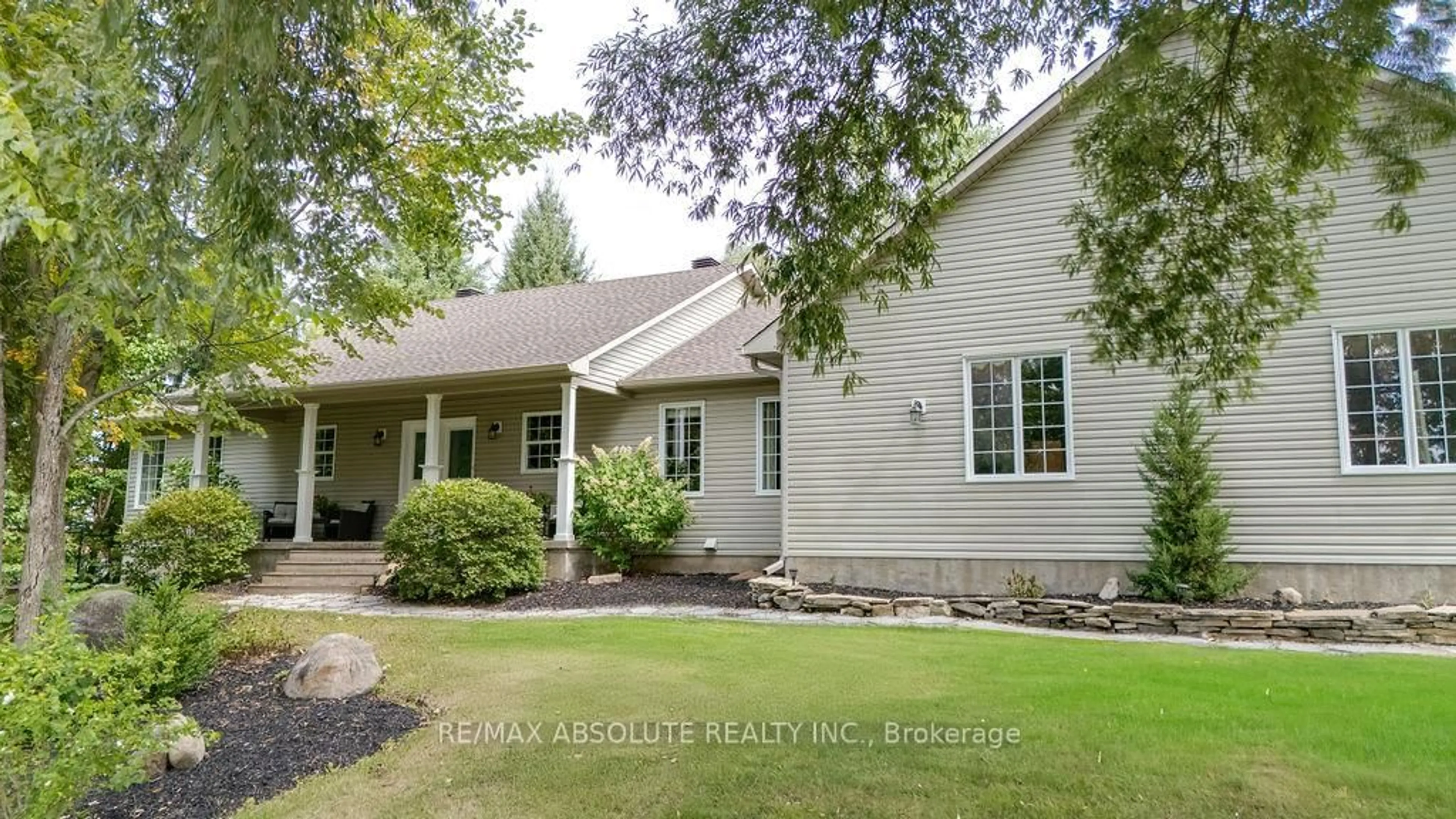 Home with vinyl exterior material, unknown for 1601 Shauna Cres, Ottawa Ontario K4P 1M8