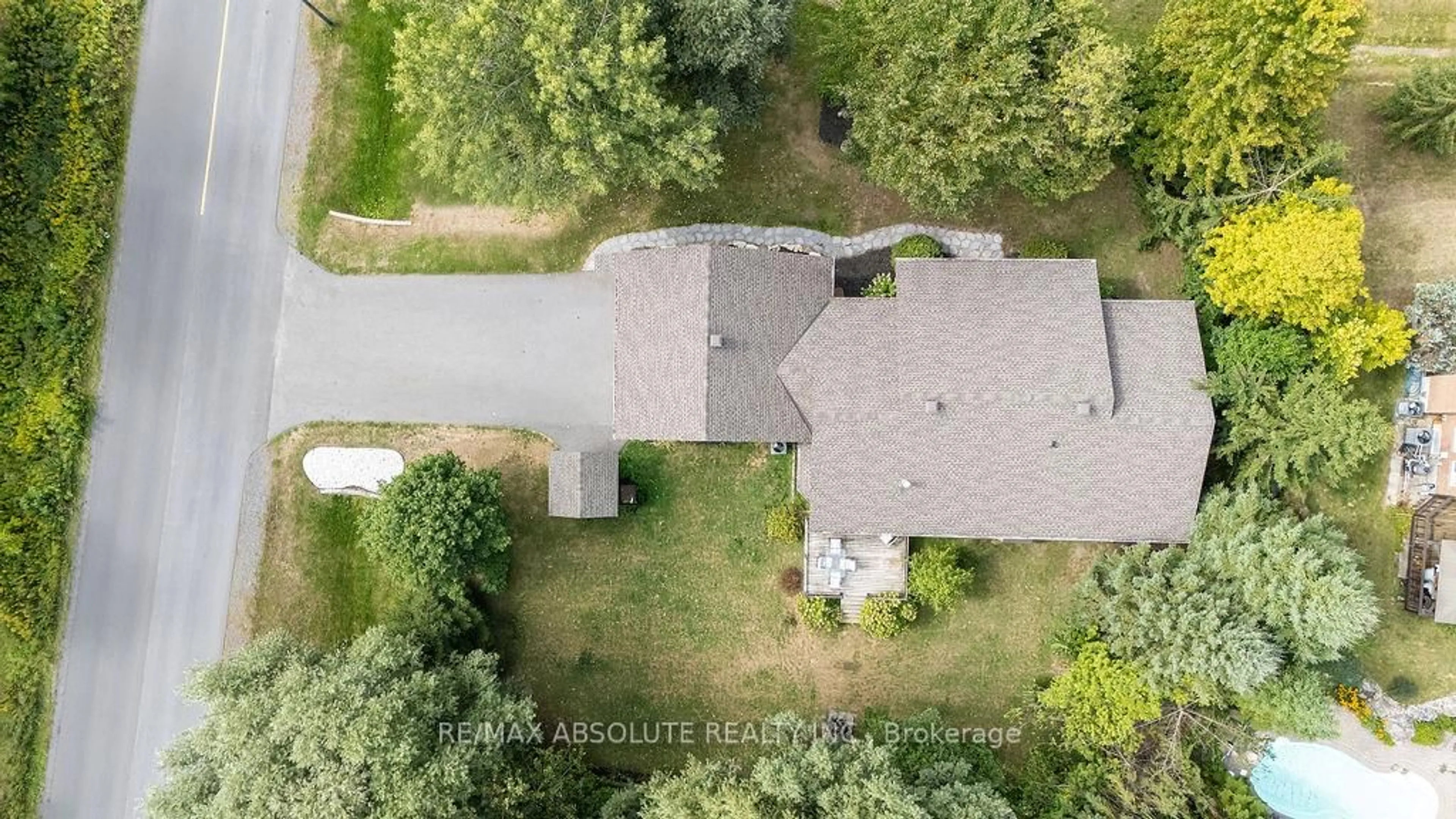 A pic from outside/outdoor area/front of a property/back of a property/a pic from drone, unknown for 1601 Shauna Cres, Ottawa Ontario K4P 1M8