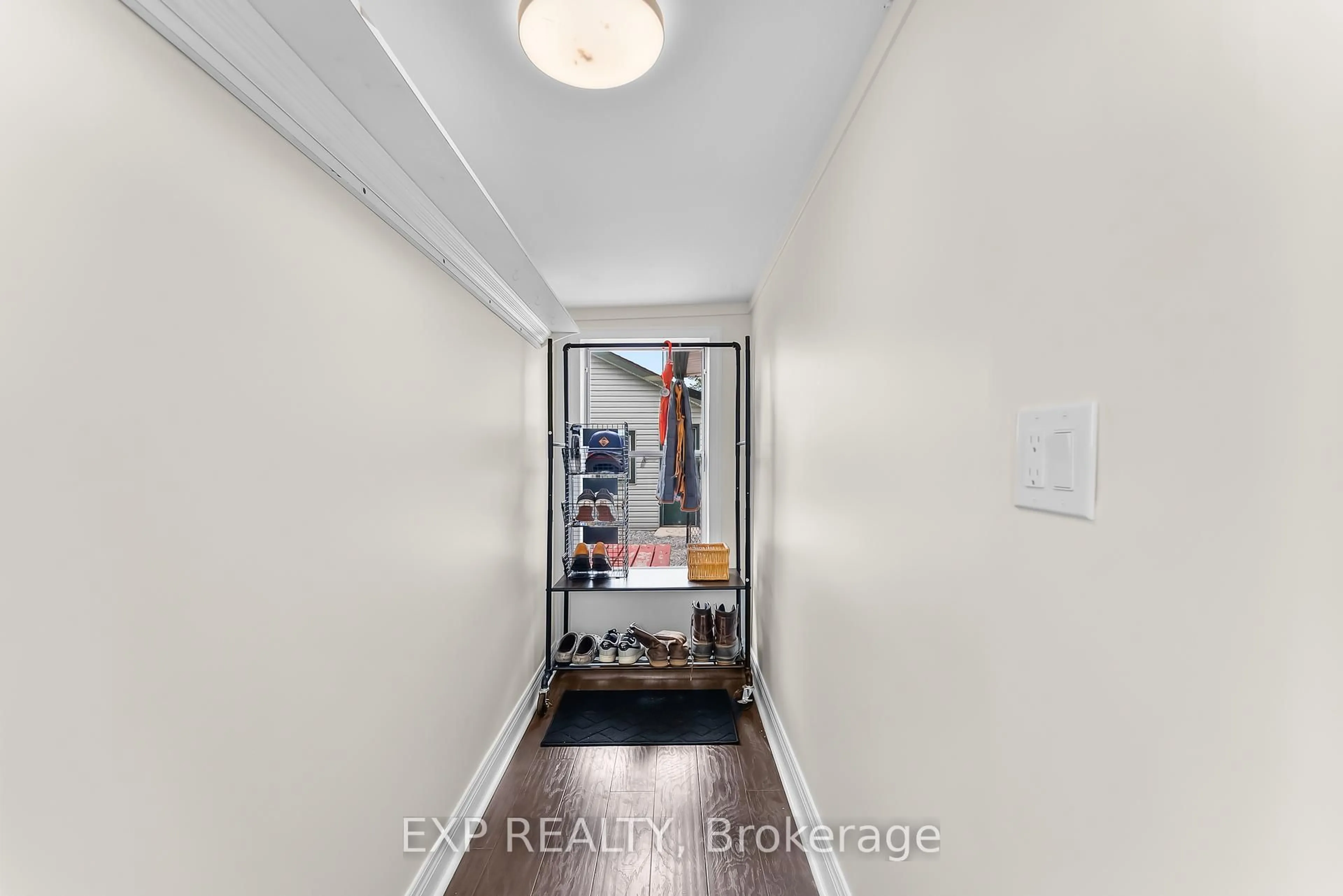 Indoor entryway for 3791 Netherby Rd, Fort Erie Ontario L0S 1S0