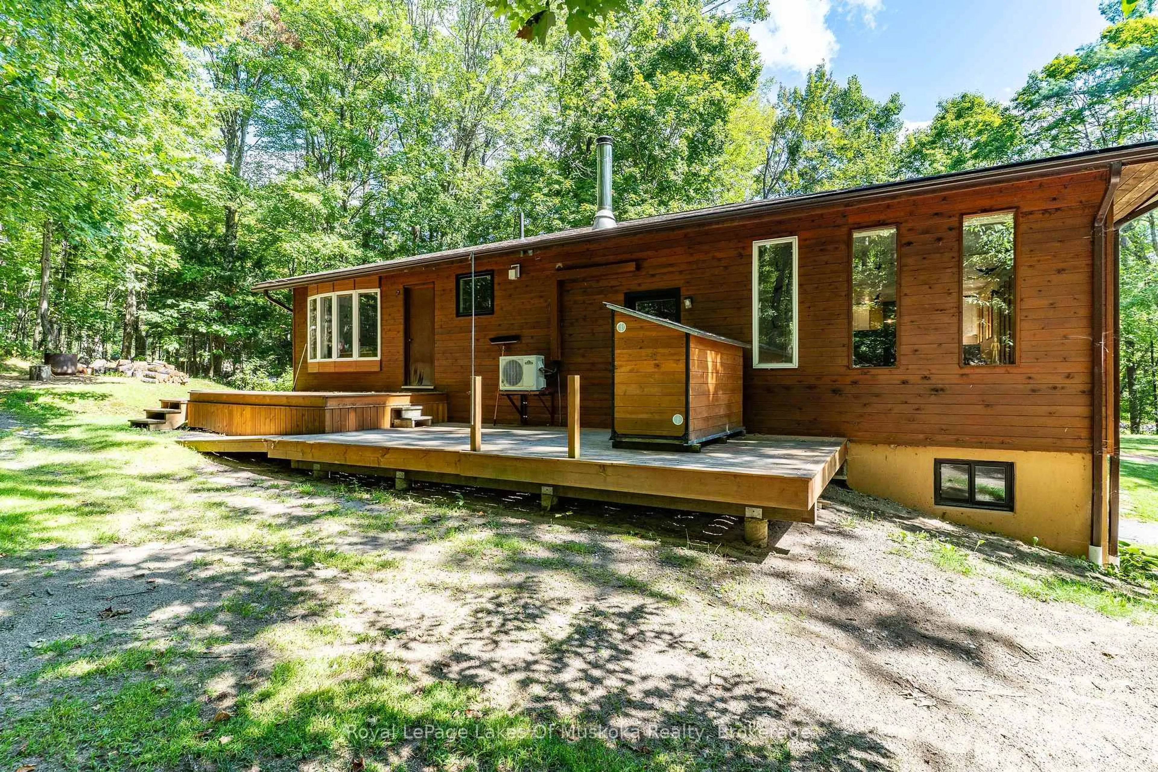 Home with brick exterior material, forest/trees view for 1056 Golden Beach Rd, Bracebridge Ontario P1L 1W8