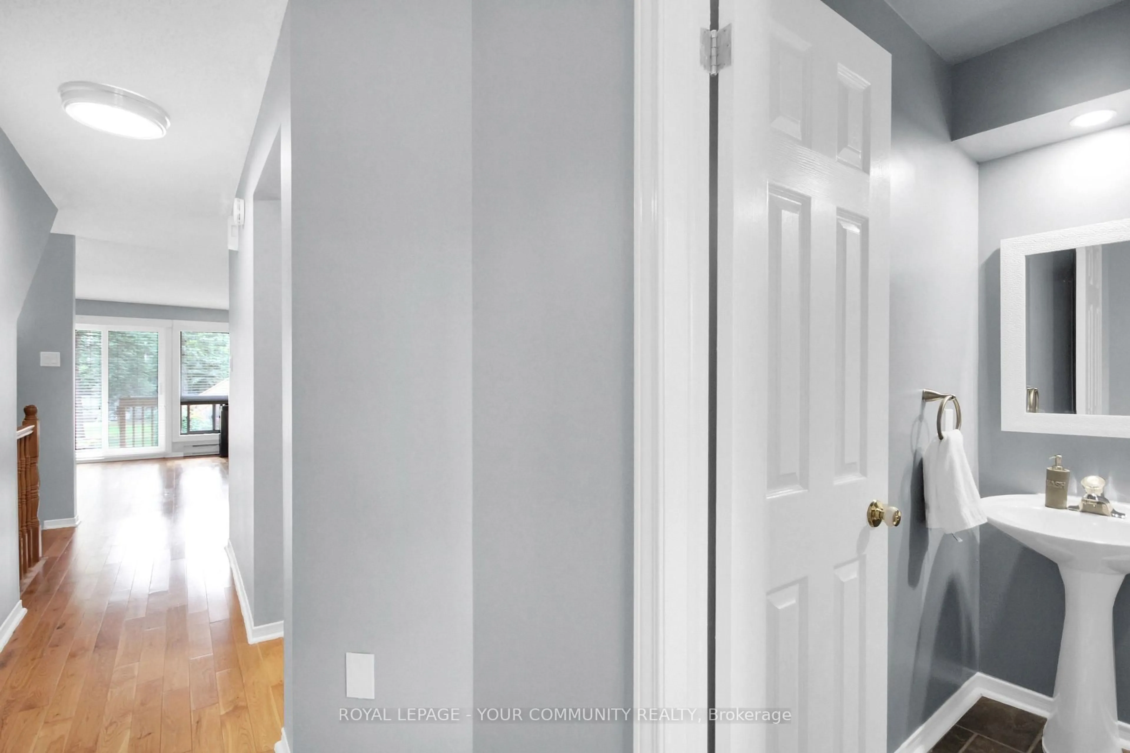 Indoor entryway for 402 Briston Private, Ottawa Ontario K1G 5R3