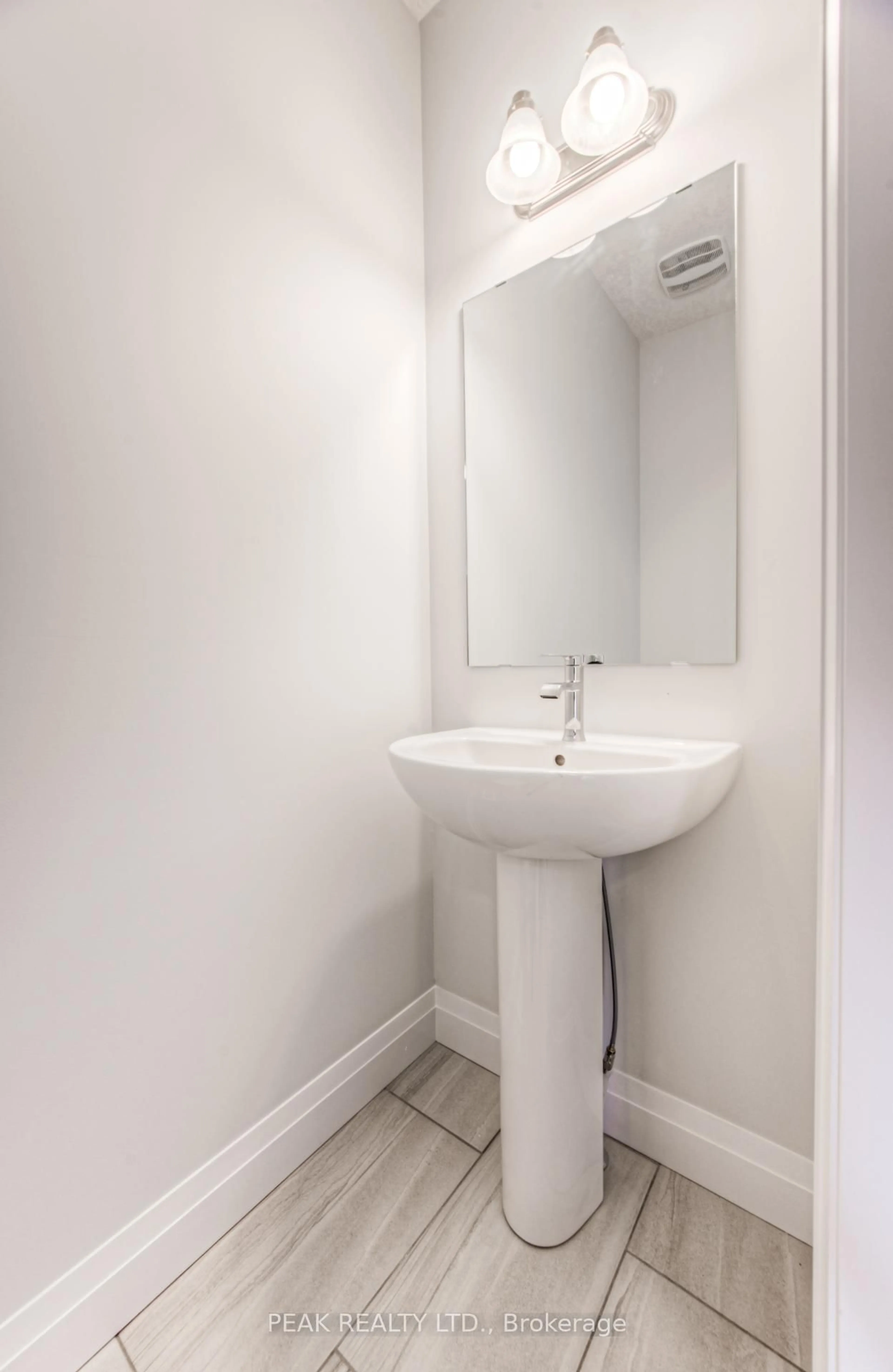 A pic of a room for 243 Applewood St, Blandford-Blenheim Ontario N0J 1S0