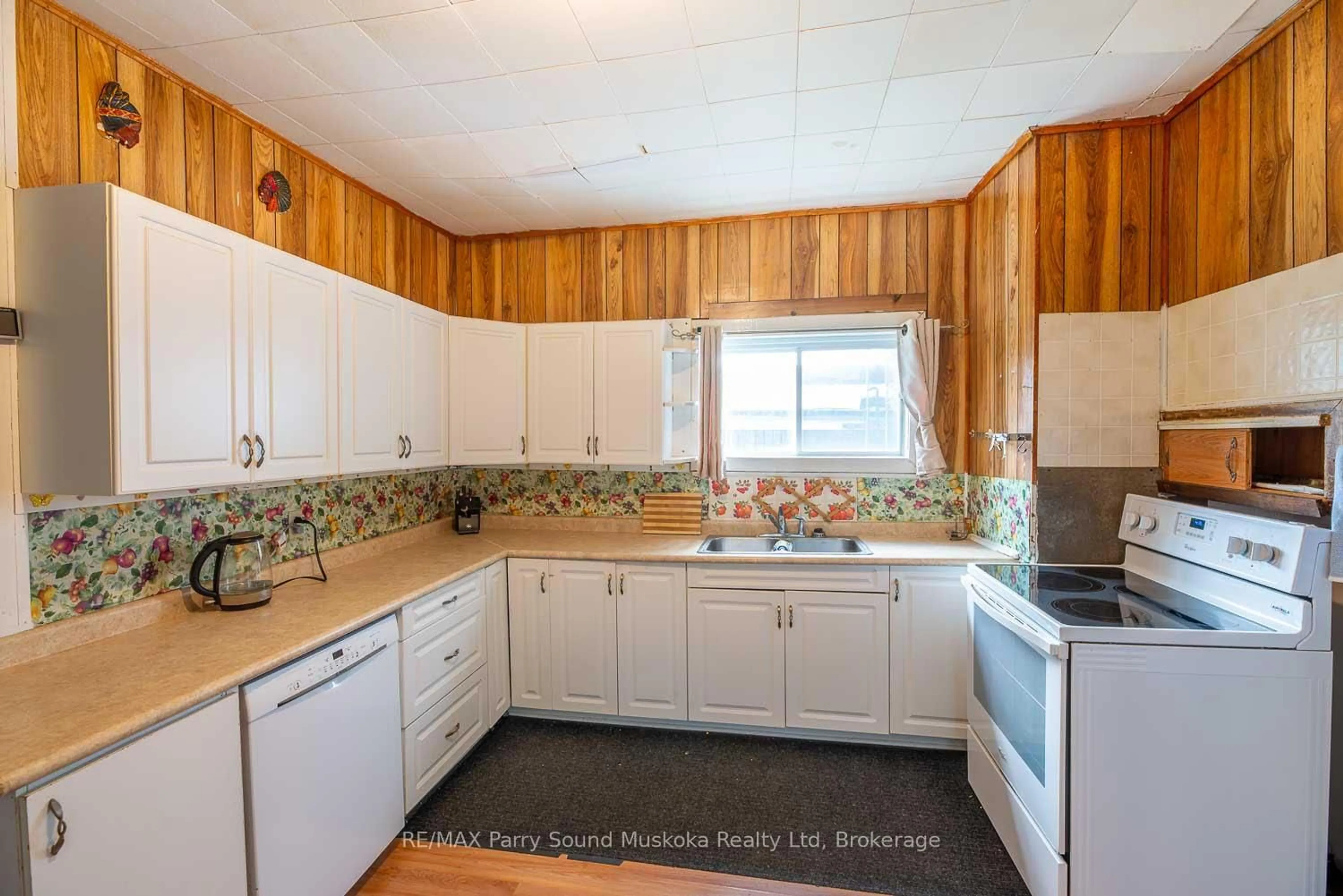 Standard kitchen, unknown for 130 Queen St, Burk's Falls Ontario P0A 1C0