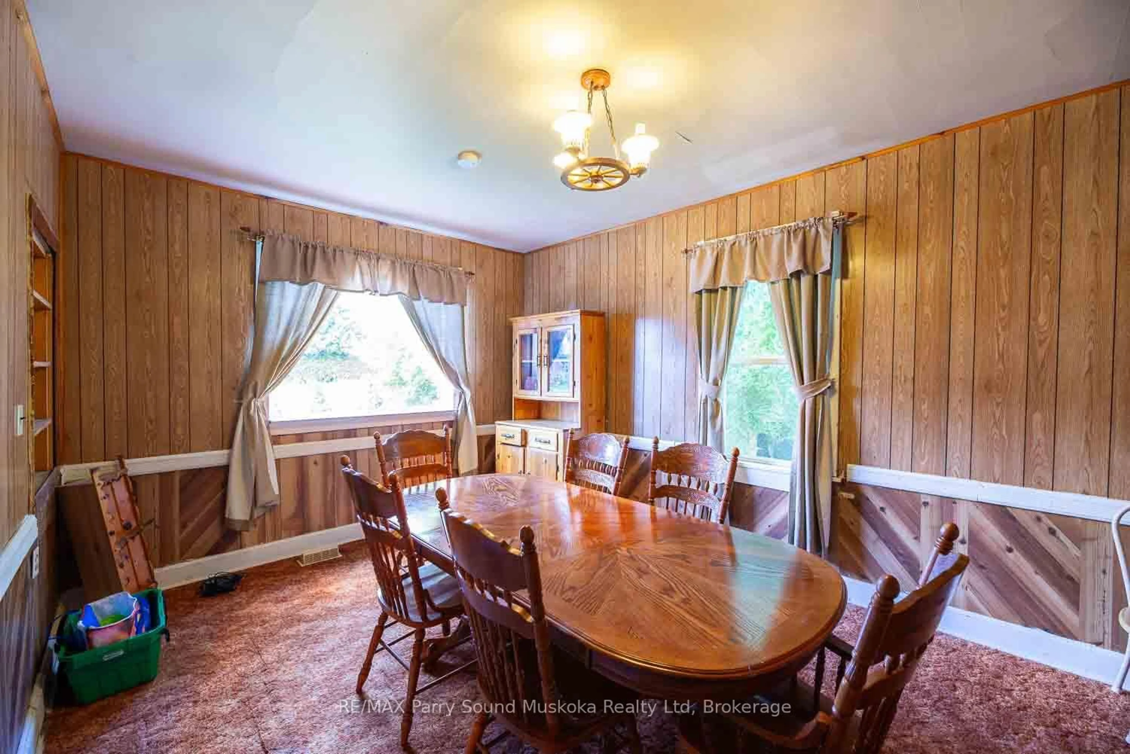 Dining room, wood/laminate floor for 130 Queen St, Burk's Falls Ontario P0A 1C0