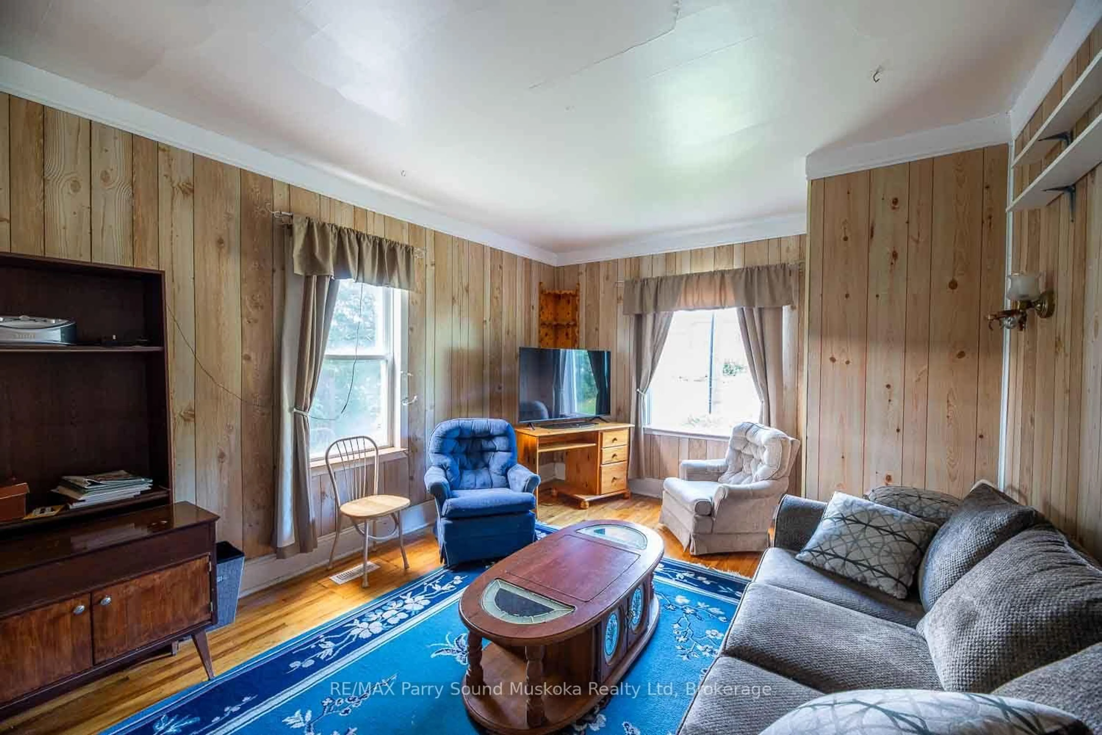 Living room with furniture, unknown for 130 Queen St, Burk's Falls Ontario P0A 1C0