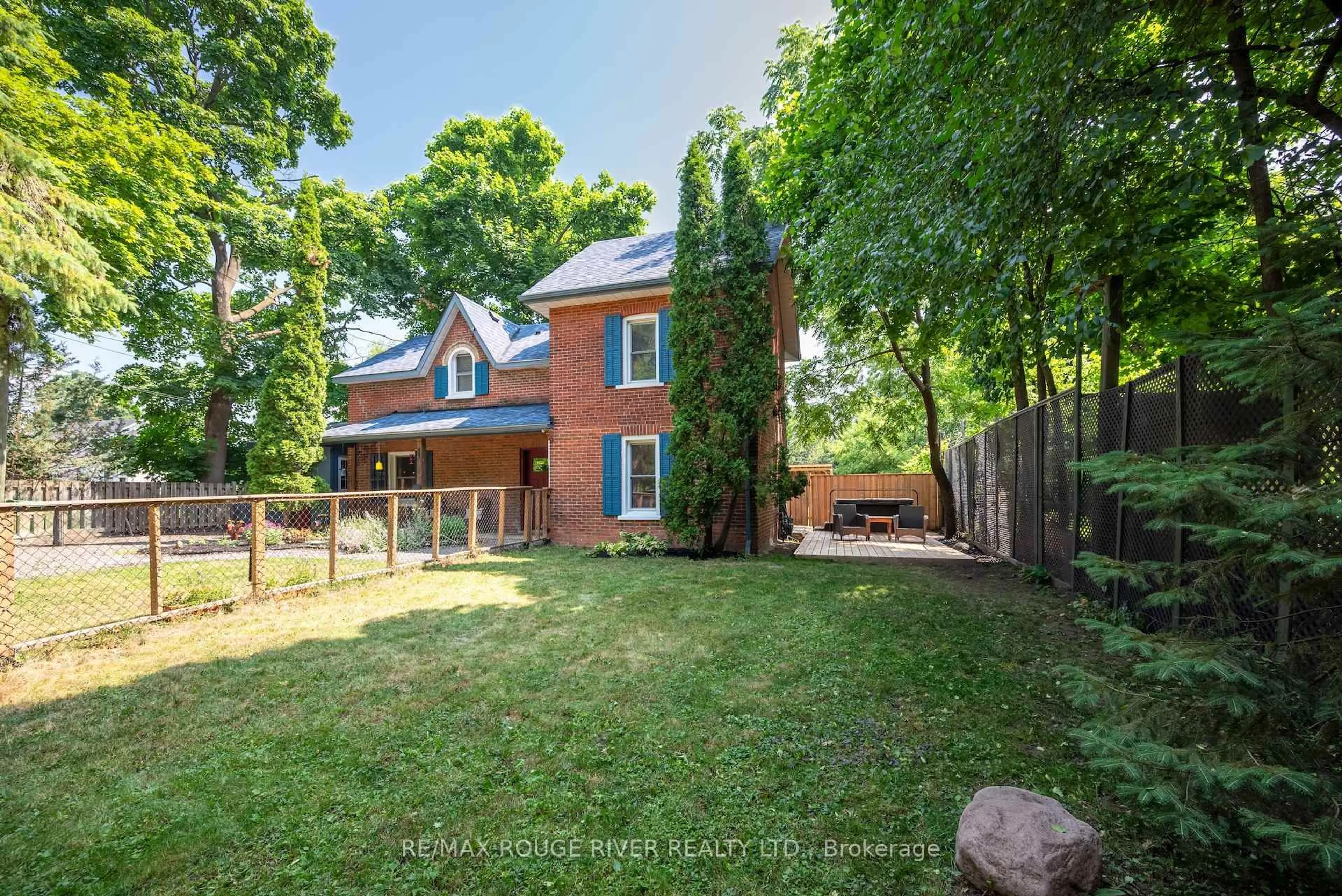A pic from outside/outdoor area/front of a property/back of a property/a pic from drone, unknown for 469 Hopkins Ave, Peterborough Ontario K9H 2R9