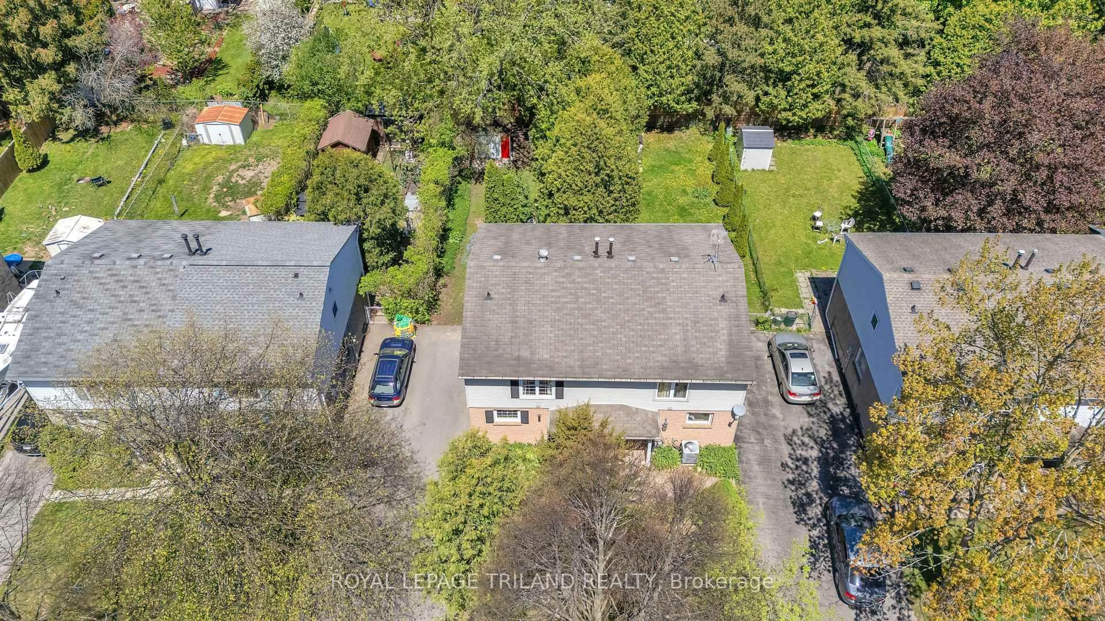 A pic from outside/outdoor area/front of a property/back of a property/a pic from drone, street for 113 Monmore Rd, London North Ontario N6G 2W7