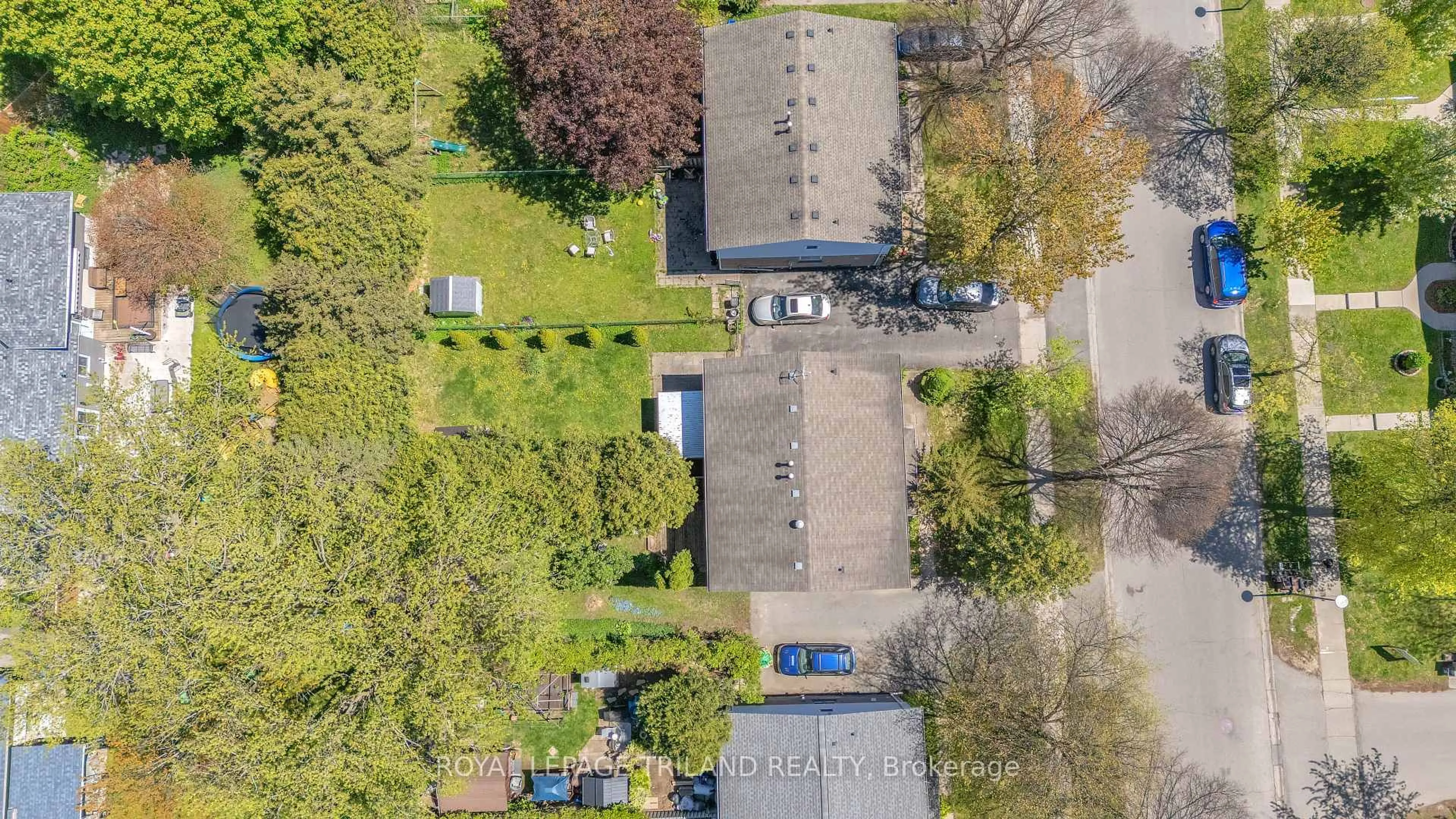 A pic from outside/outdoor area/front of a property/back of a property/a pic from drone, street for 113 Monmore Rd, London North Ontario N6G 2W7