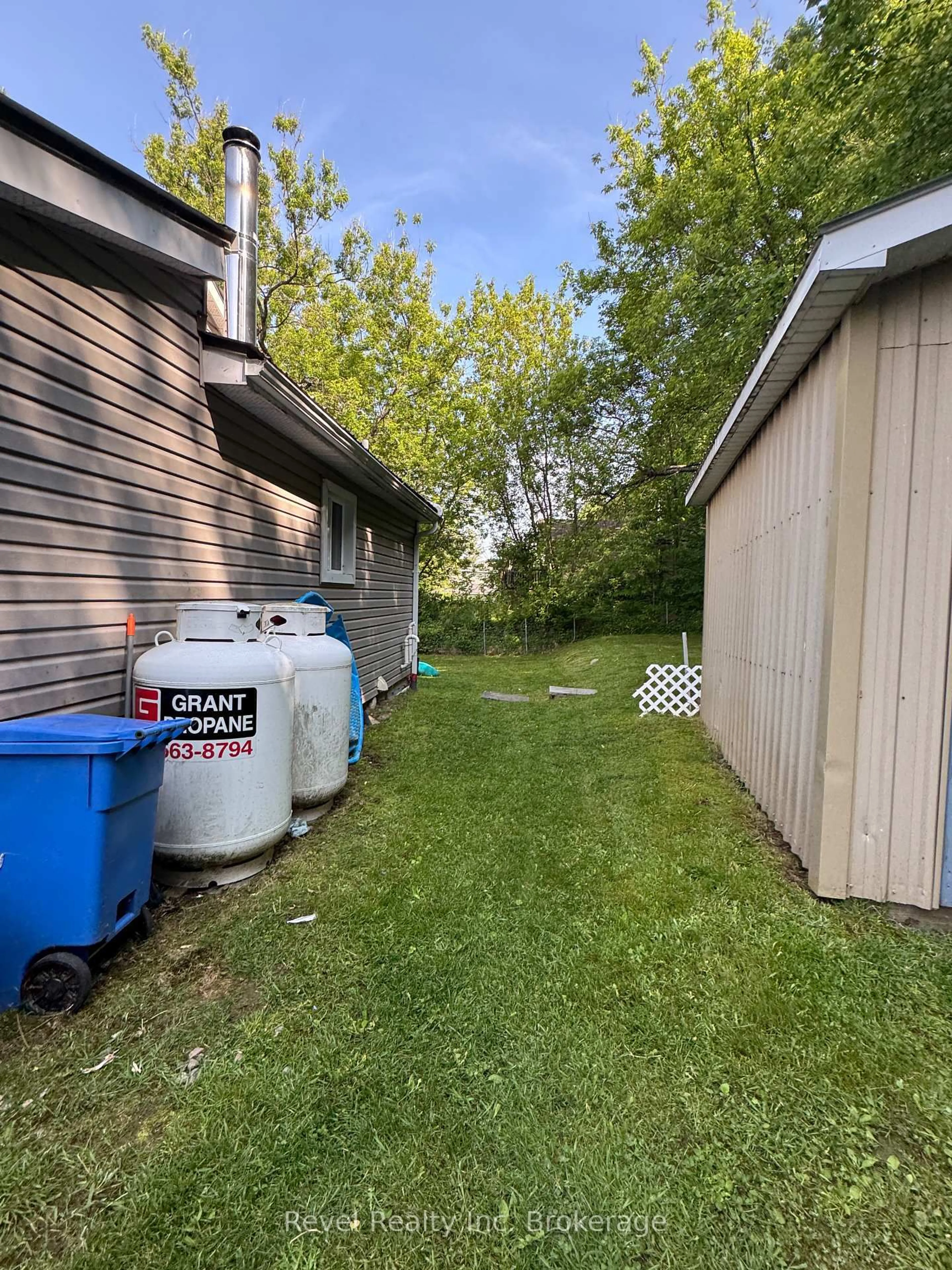 Unknown for 218 Railway St, Bonfield Ontario P0H 1E0