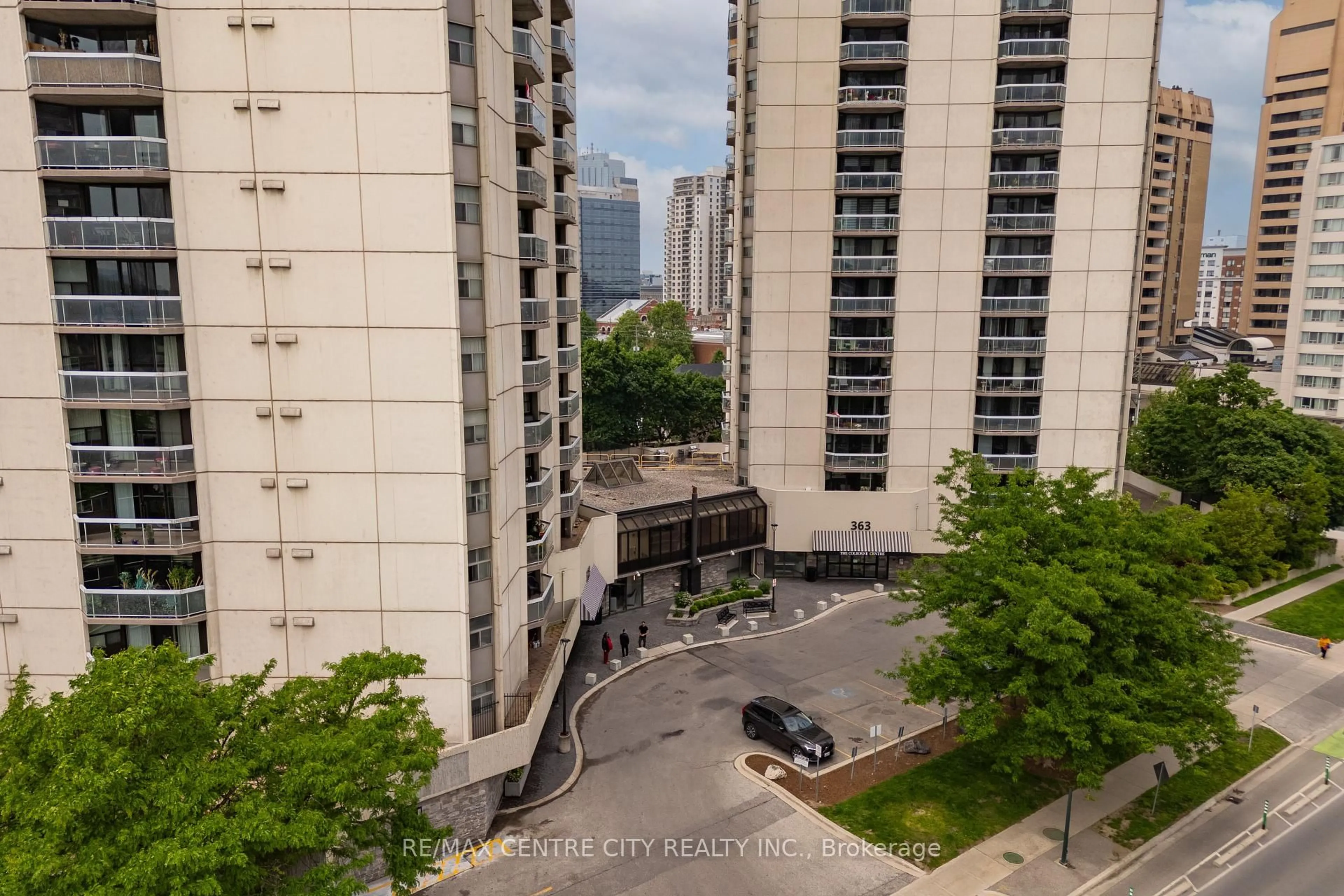 A pic from outside/outdoor area/front of a property/back of a property/a pic from drone, city buildings view from balcony for 363 Colborne St #1603, London East Ontario N6B 3N3