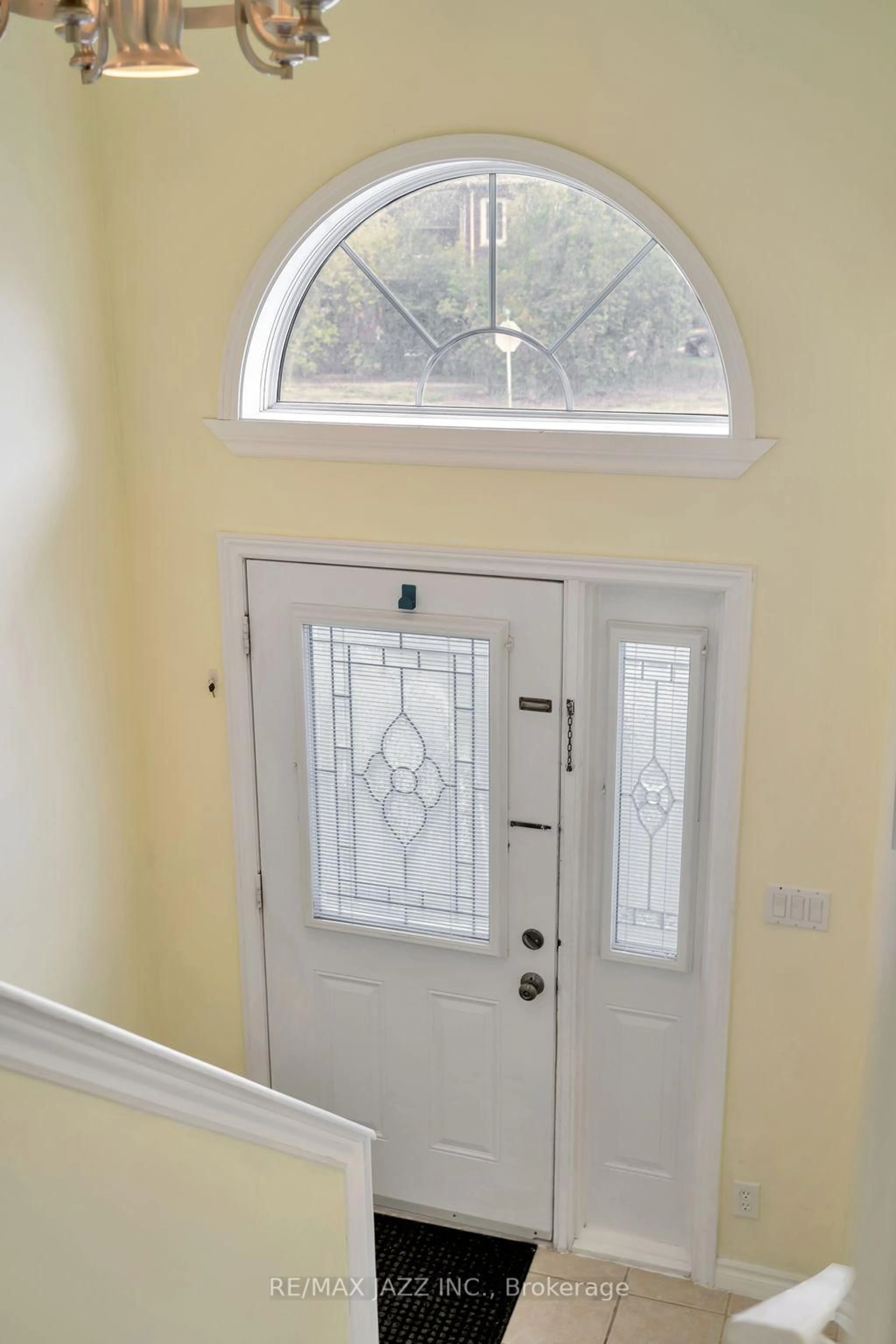 Indoor entryway for 25 Emily St, Belleville Ontario K8N 2P4