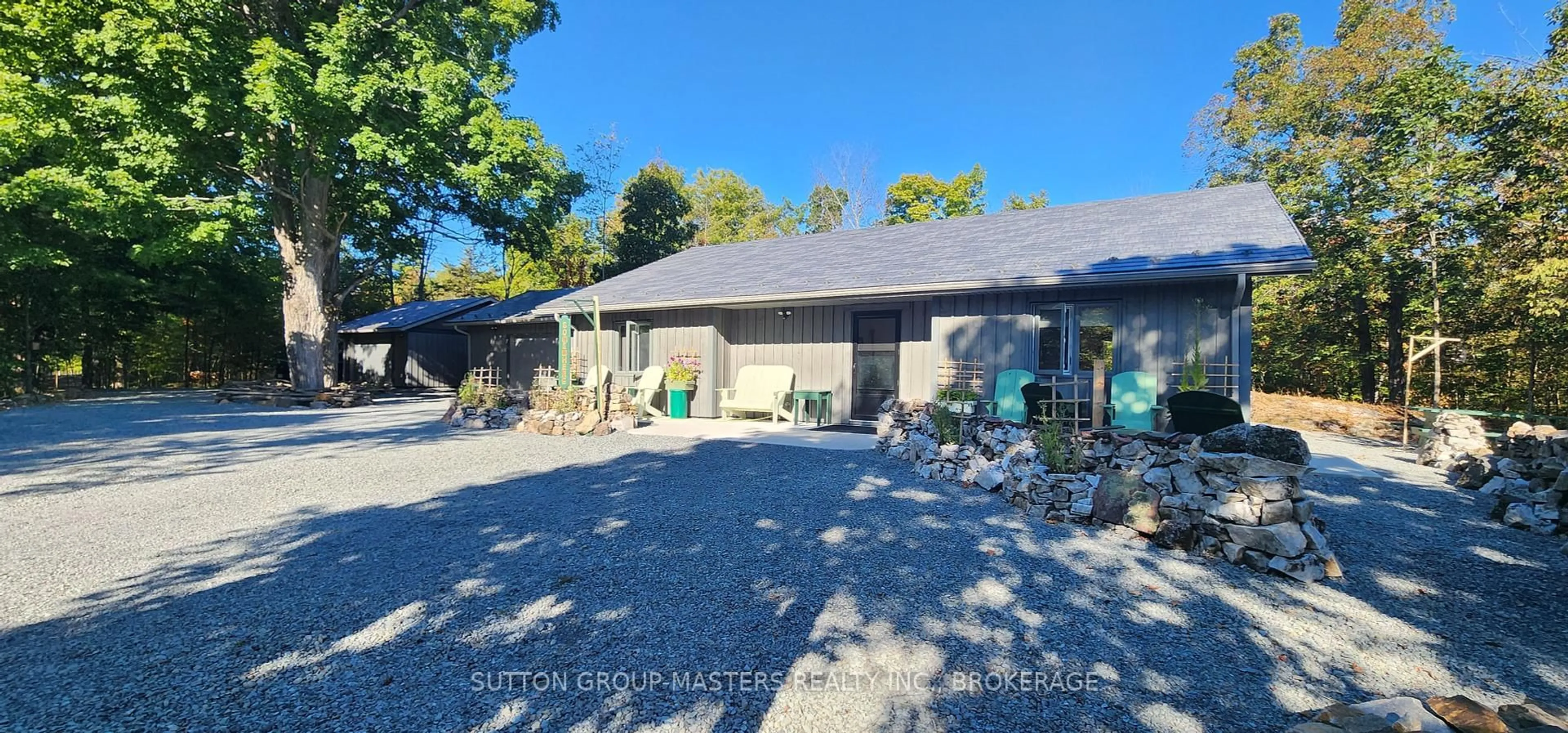 A pic from outside/outdoor area/front of a property/back of a property/a pic from drone, street for 6179 North Shore Rd, Perth Road Ontario K0H 2L0