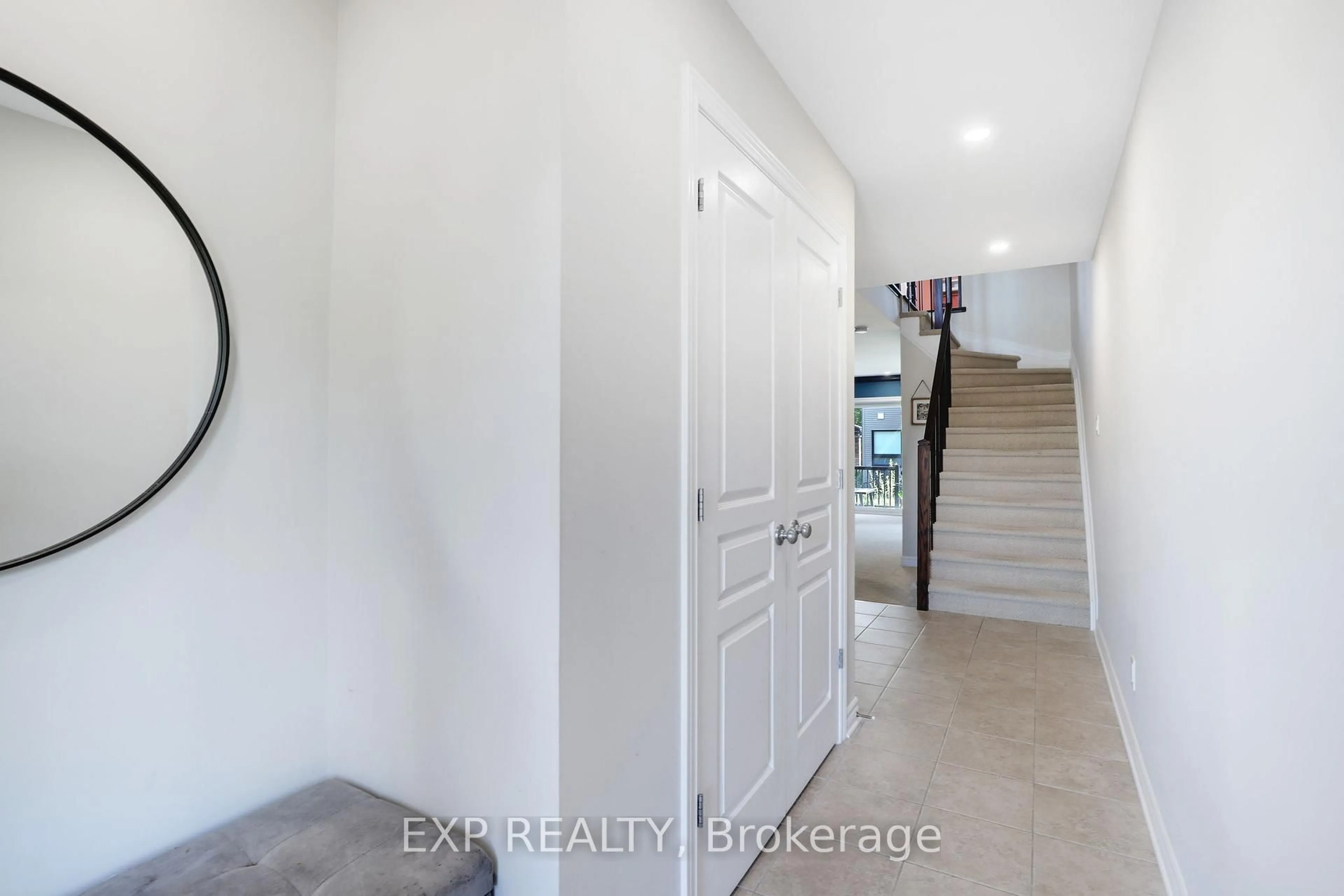 Indoor entryway for 311 Twinflower Way, Ottawa Ontario K2J 5B2
