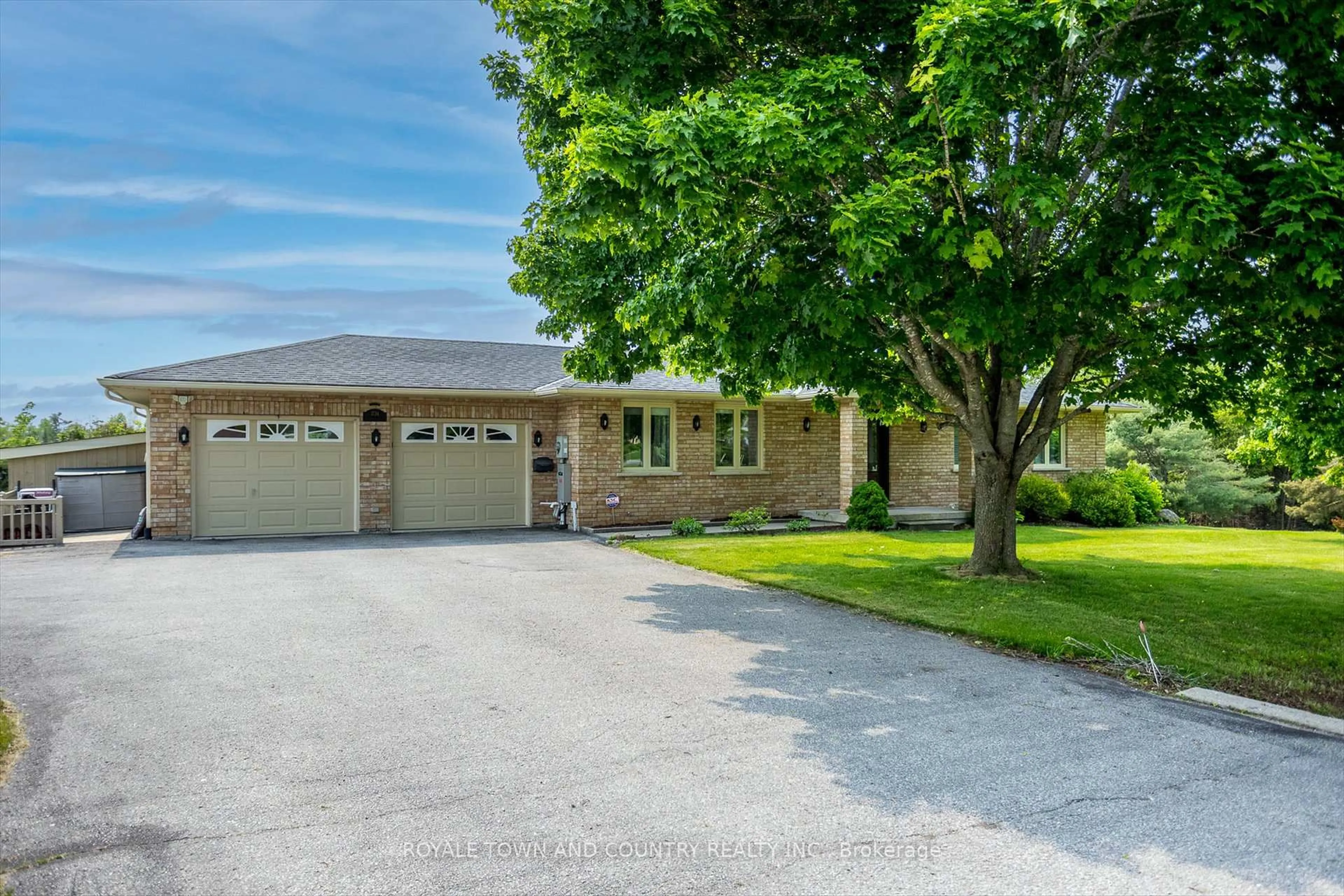 A pic from outside/outdoor area/front of a property/back of a property/a pic from drone, street for 1734 Barton Dr, Selwyn Ontario K0L 2H0