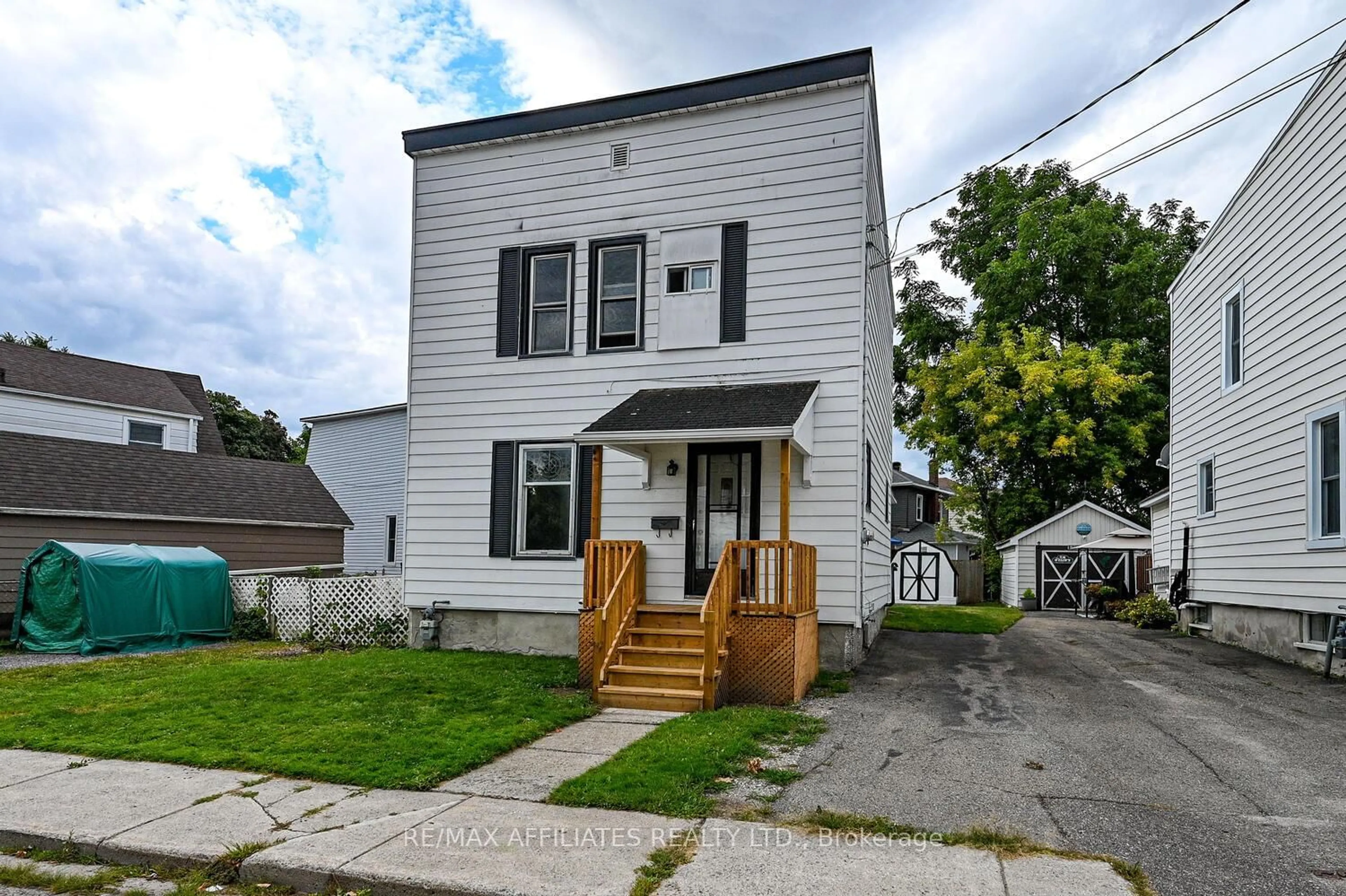 Unknown for 8 Winnifred St, Smiths Falls Ontario K7A 2N1