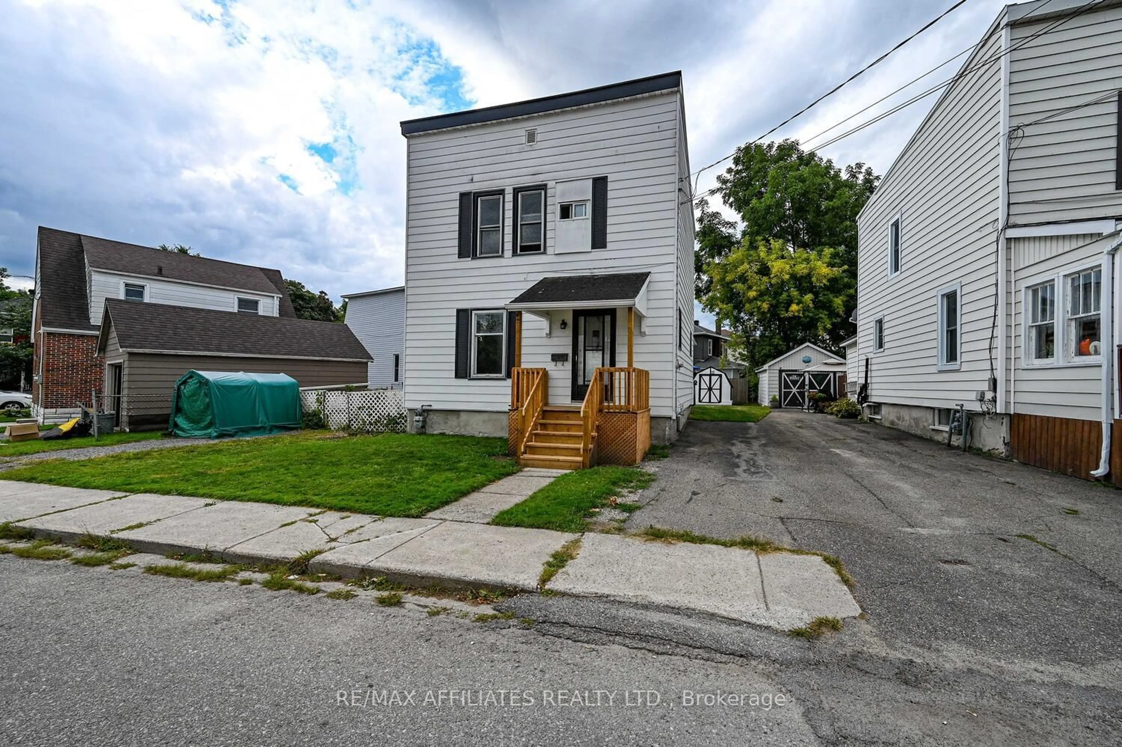 A pic from outside/outdoor area/front of a property/back of a property/a pic from drone, street for 8 Winnifred St, Smiths Falls Ontario K7A 2N1