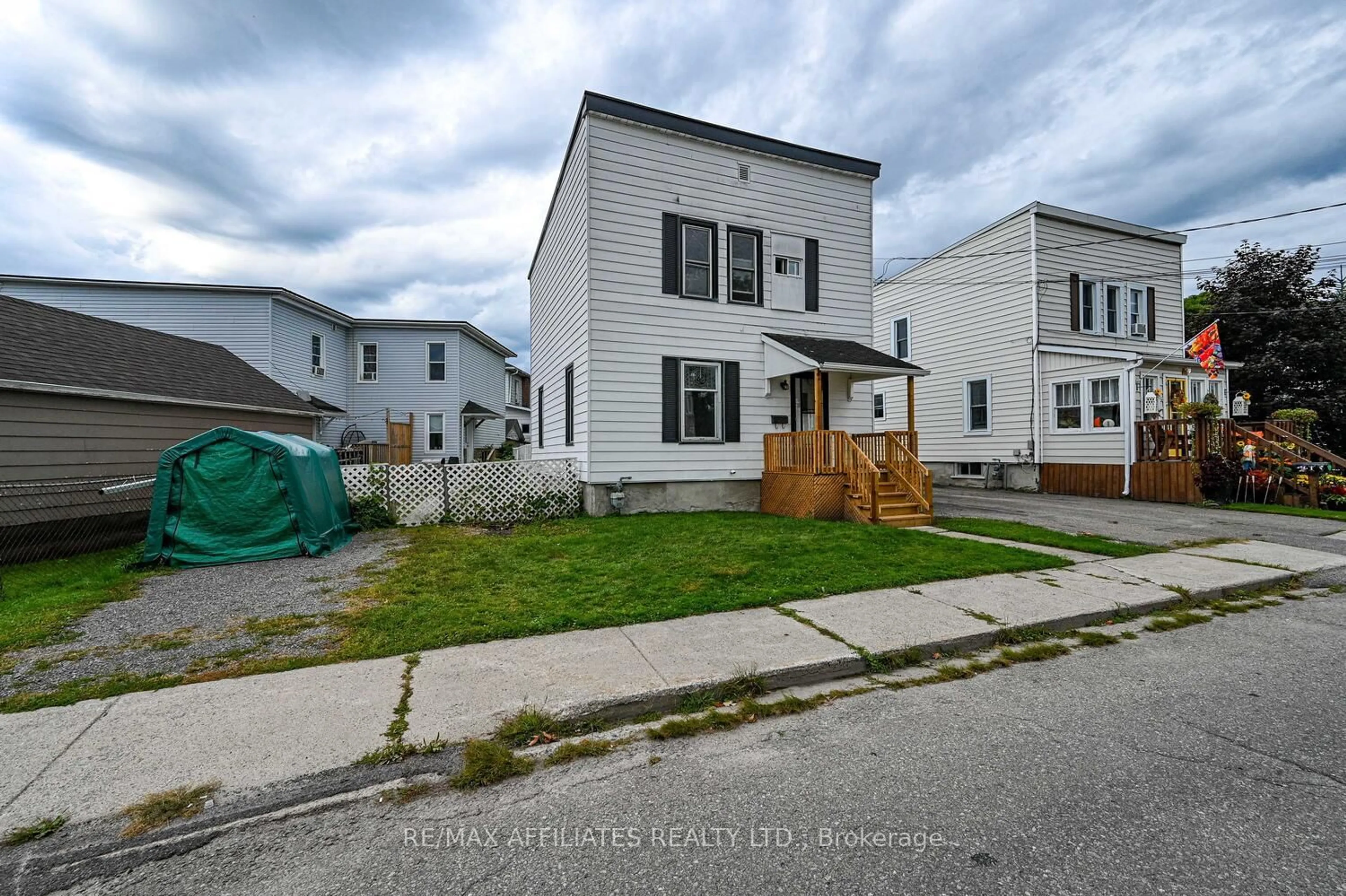 A pic from outside/outdoor area/front of a property/back of a property/a pic from drone, street for 8 Winnifred St, Smiths Falls Ontario K7A 2N1