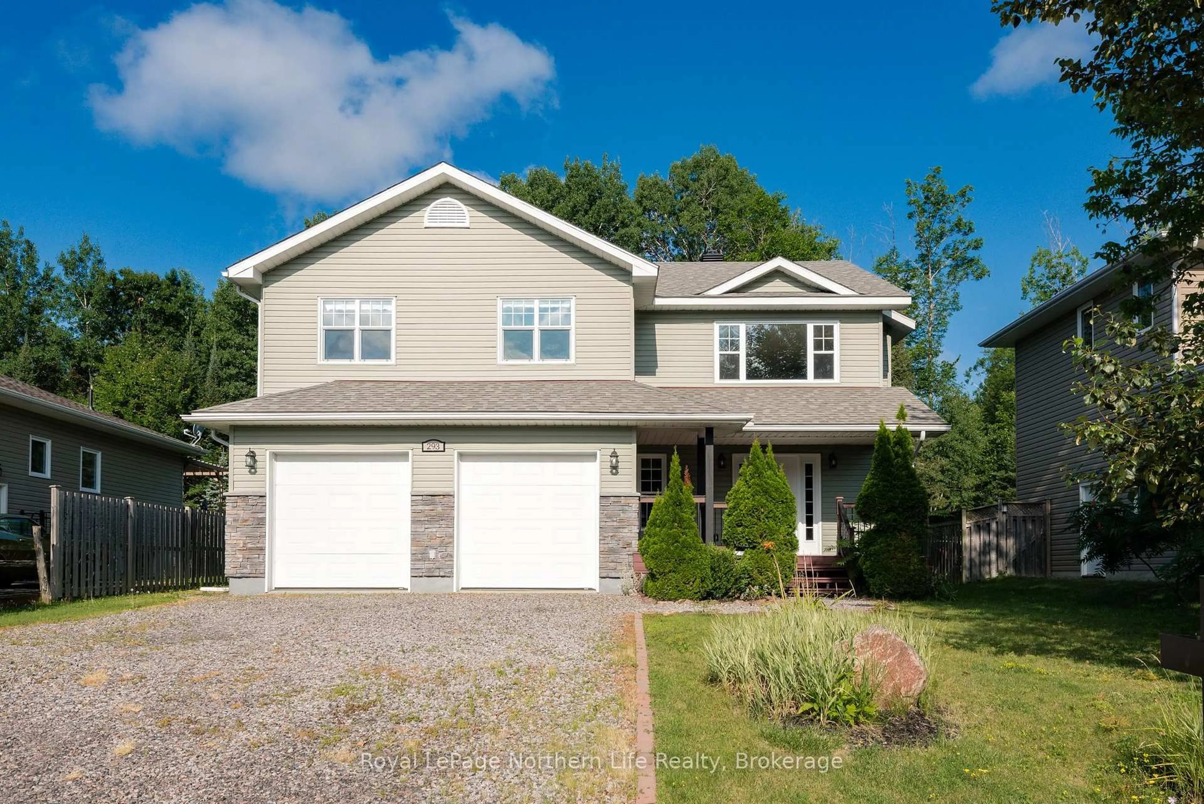 Home with vinyl exterior material, street for 293 Osprey Cres, Callander Ontario P0H 1H0