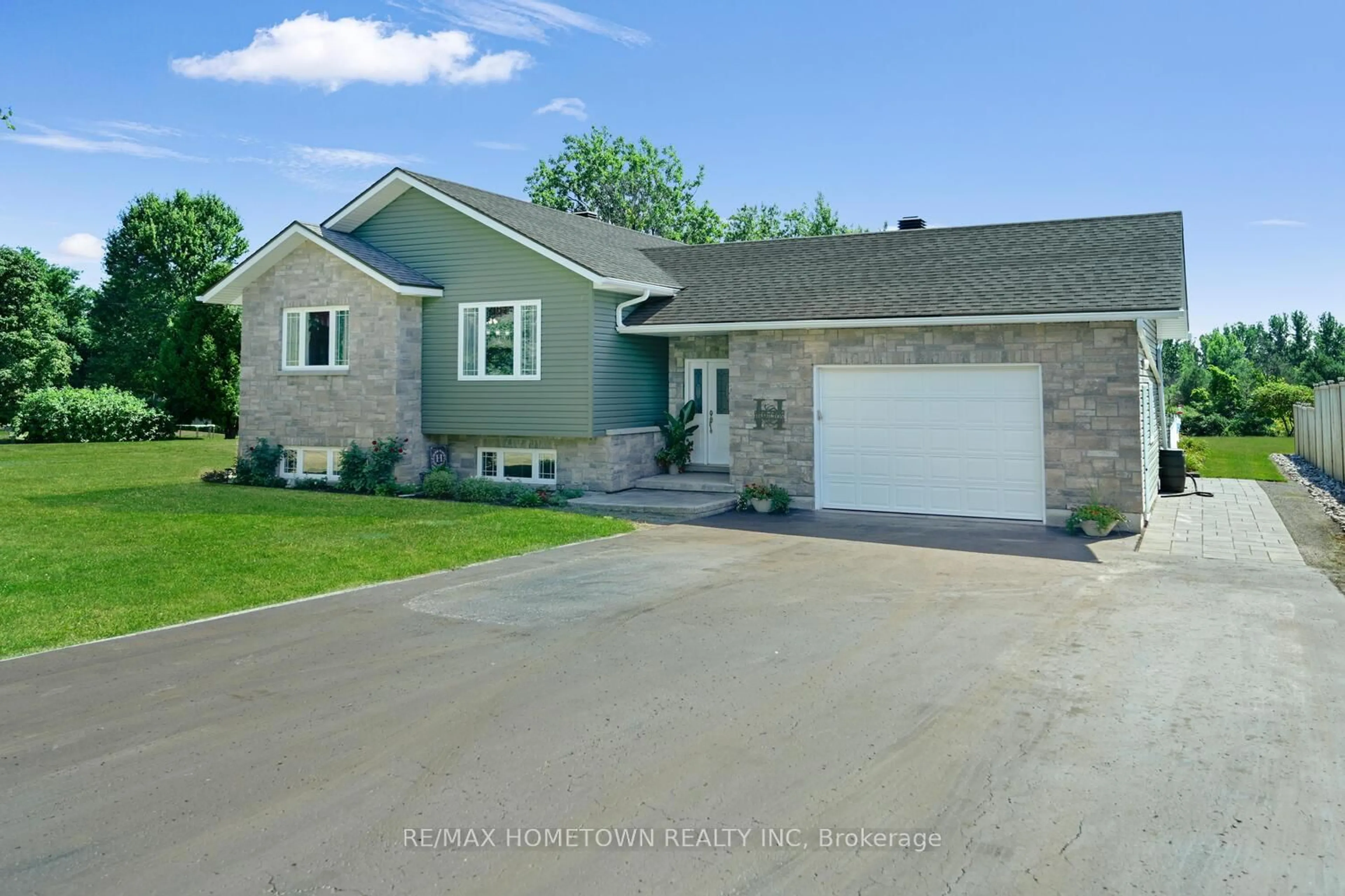 Home with vinyl exterior material, street for 2915 2nd Concession, Elizabethtown-Kitley Ontario K6V 5T1