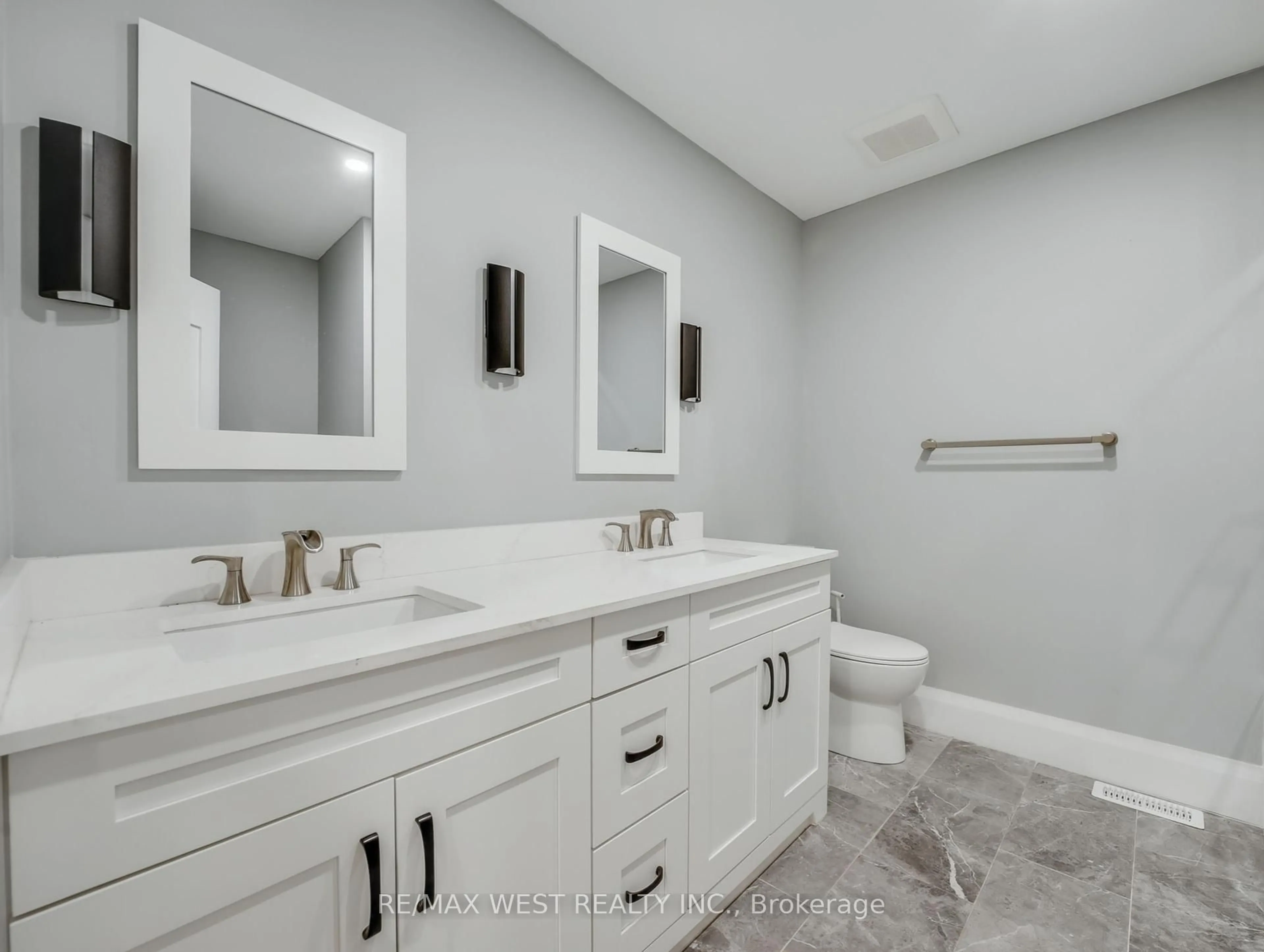 Contemporary bathroom, ceramic/tile floor for 15 Westbrook Pl, Cambridge Ontario N3C 3J4