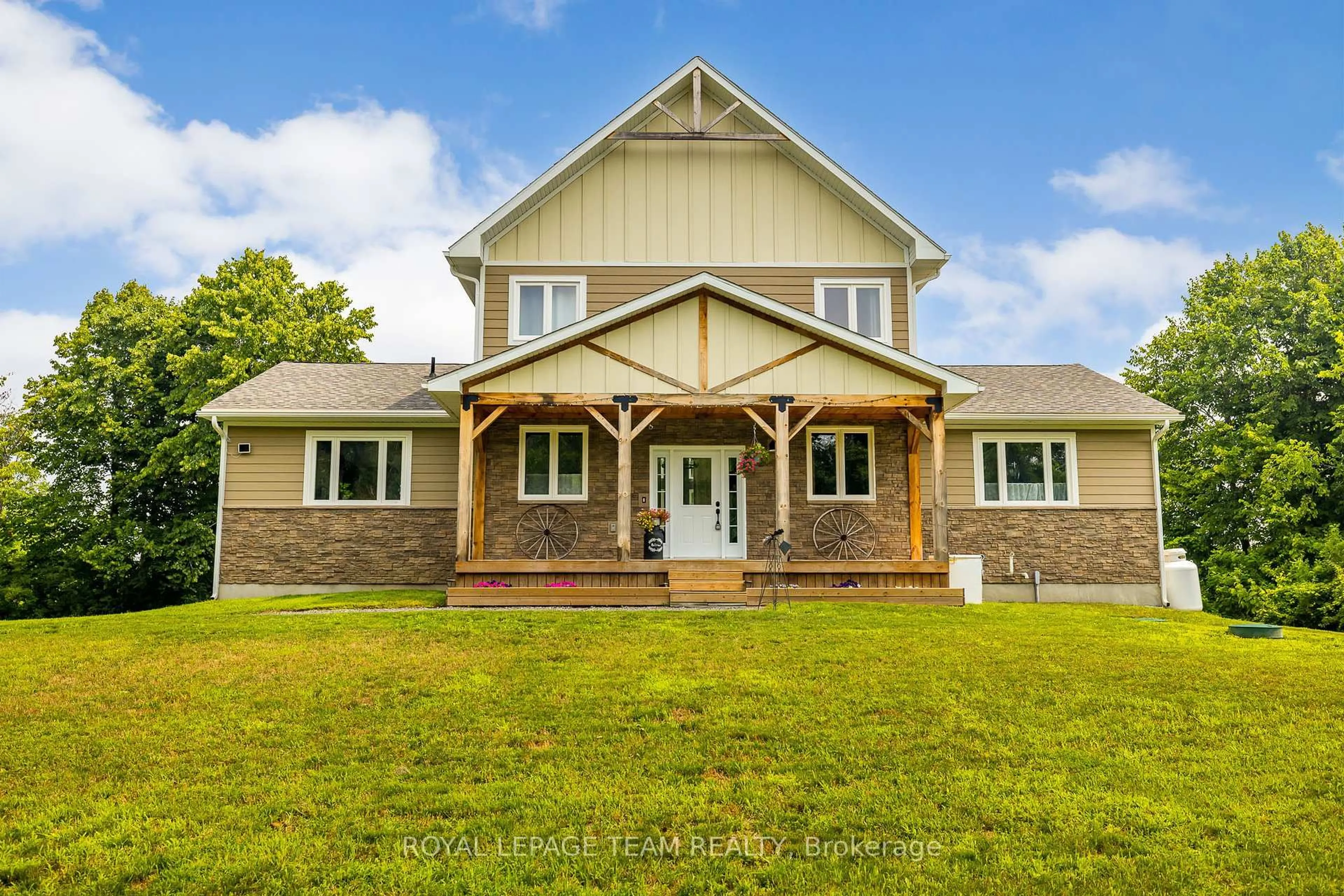 Home with vinyl exterior material, building for 691 Rideau River Rd, Merrickville Ontario K0G 1N0