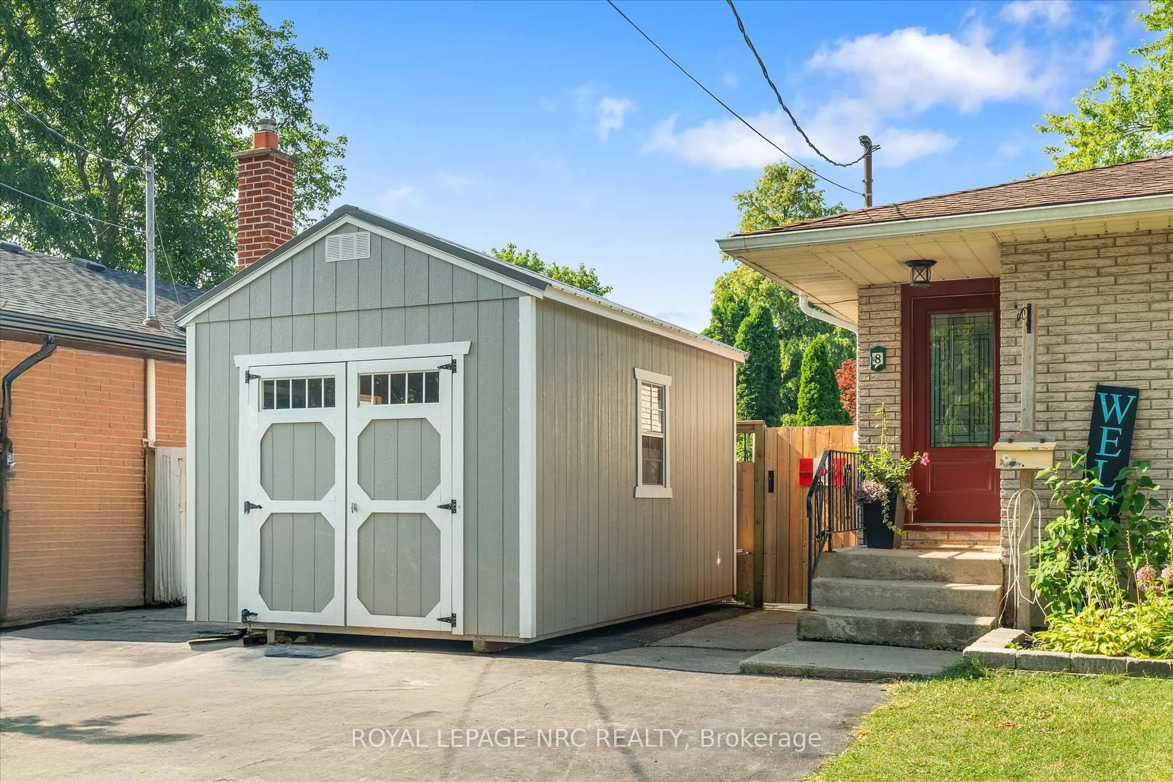 Shed for 8 lakehurst Dr, St. Catharines Ontario L2N 4C2