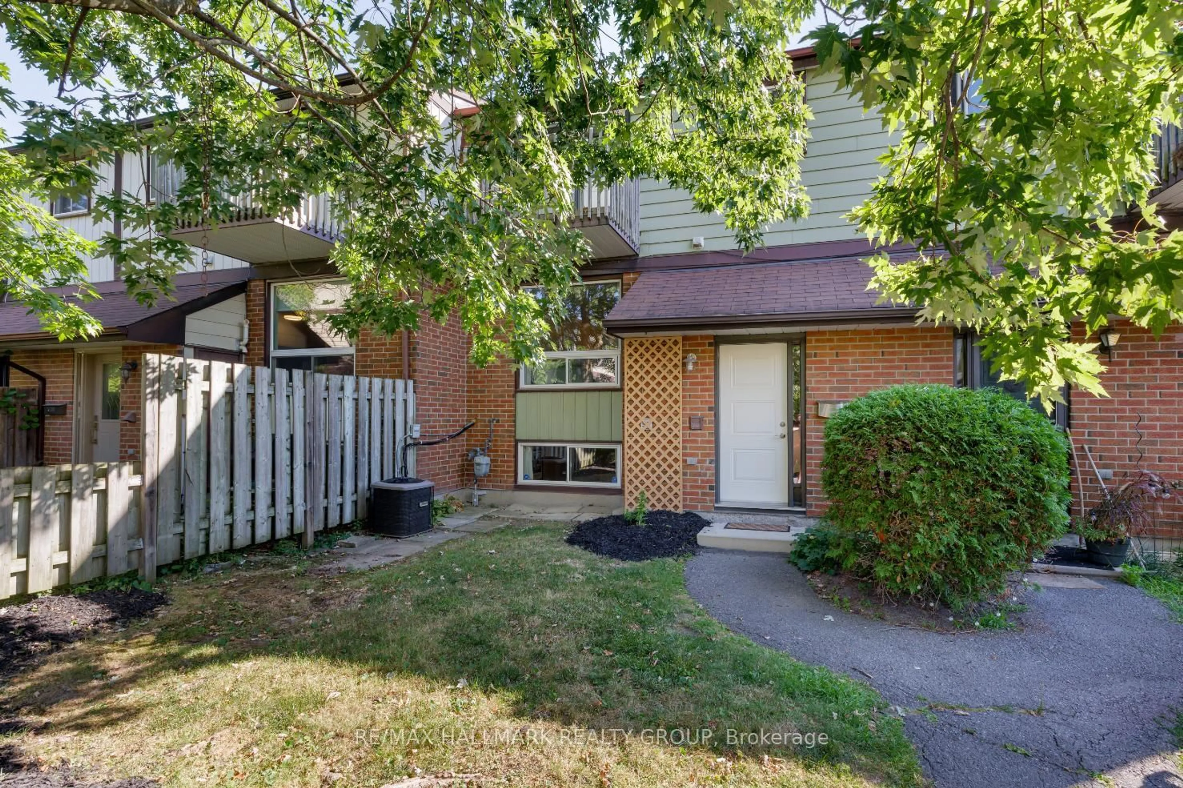 Patio, street for 409 Montfort St #3, Ottawa Ontario K1L 8G8