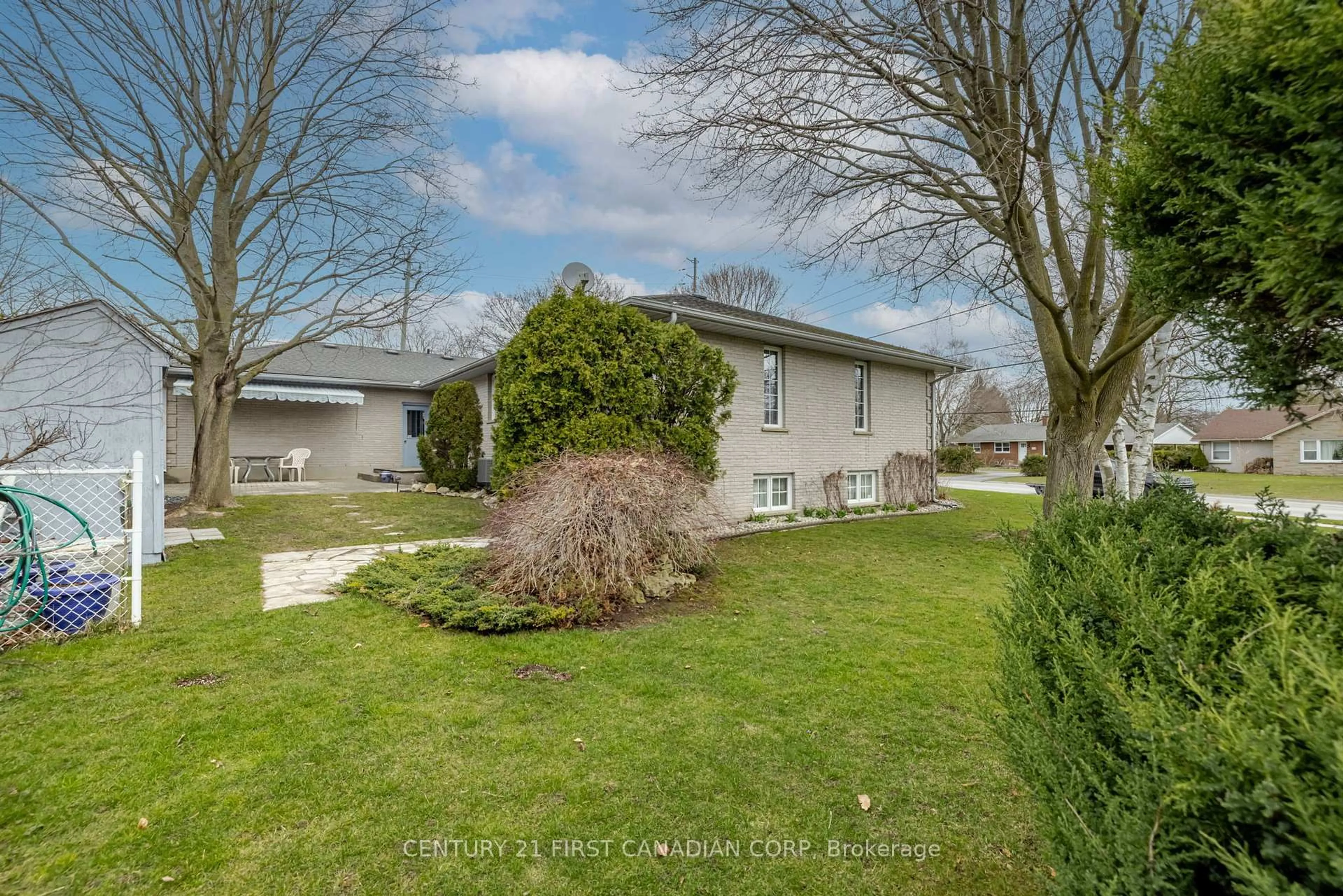 A pic from outside/outdoor area/front of a property/back of a property/a pic from drone, street for 196 Hull Rd, Strathroy-Caradoc Ontario N7G 3P2