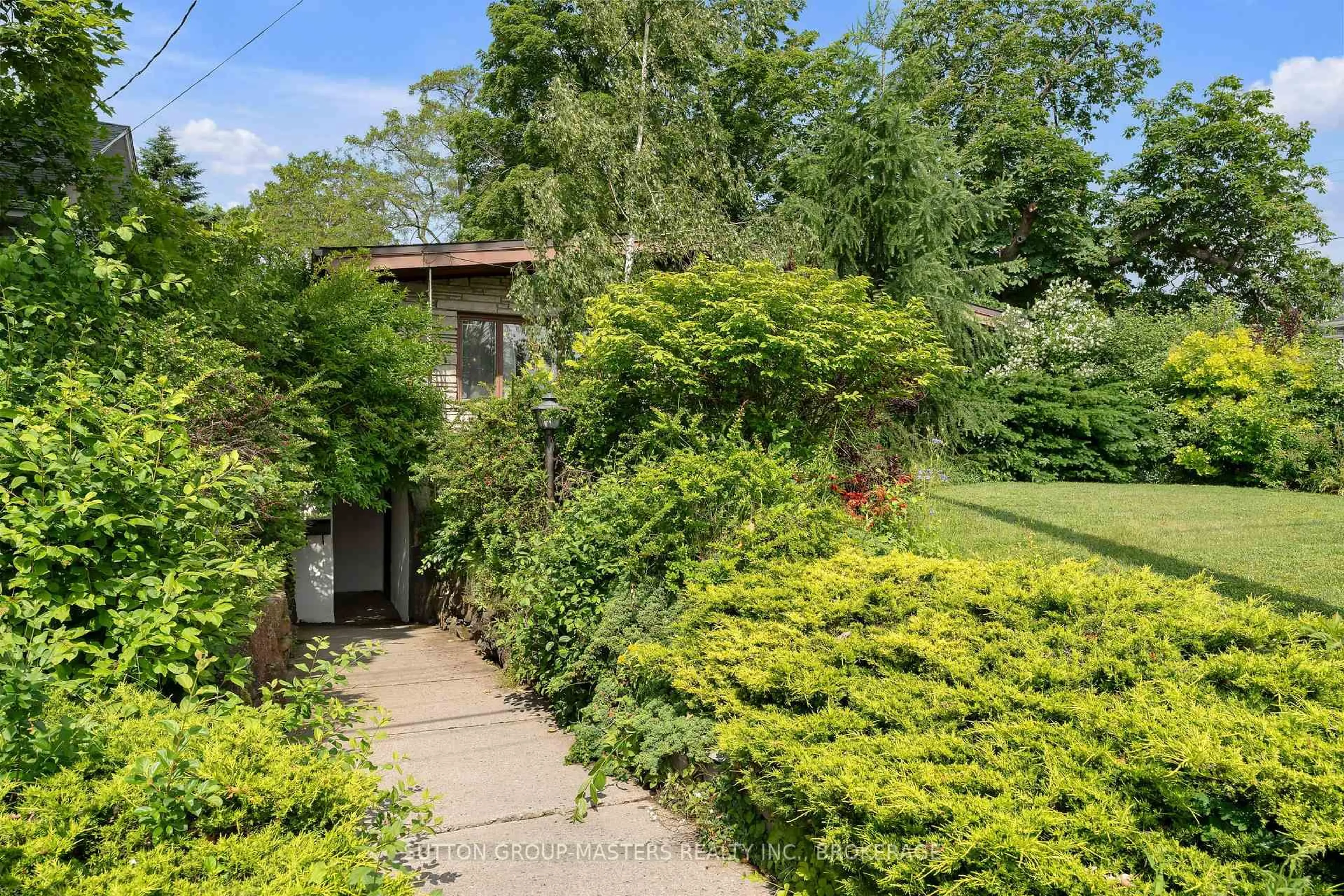 A pic from outside/outdoor area/front of a property/back of a property/a pic from drone, street for 2 Churchill St, Kingston Ontario K7M 2K5