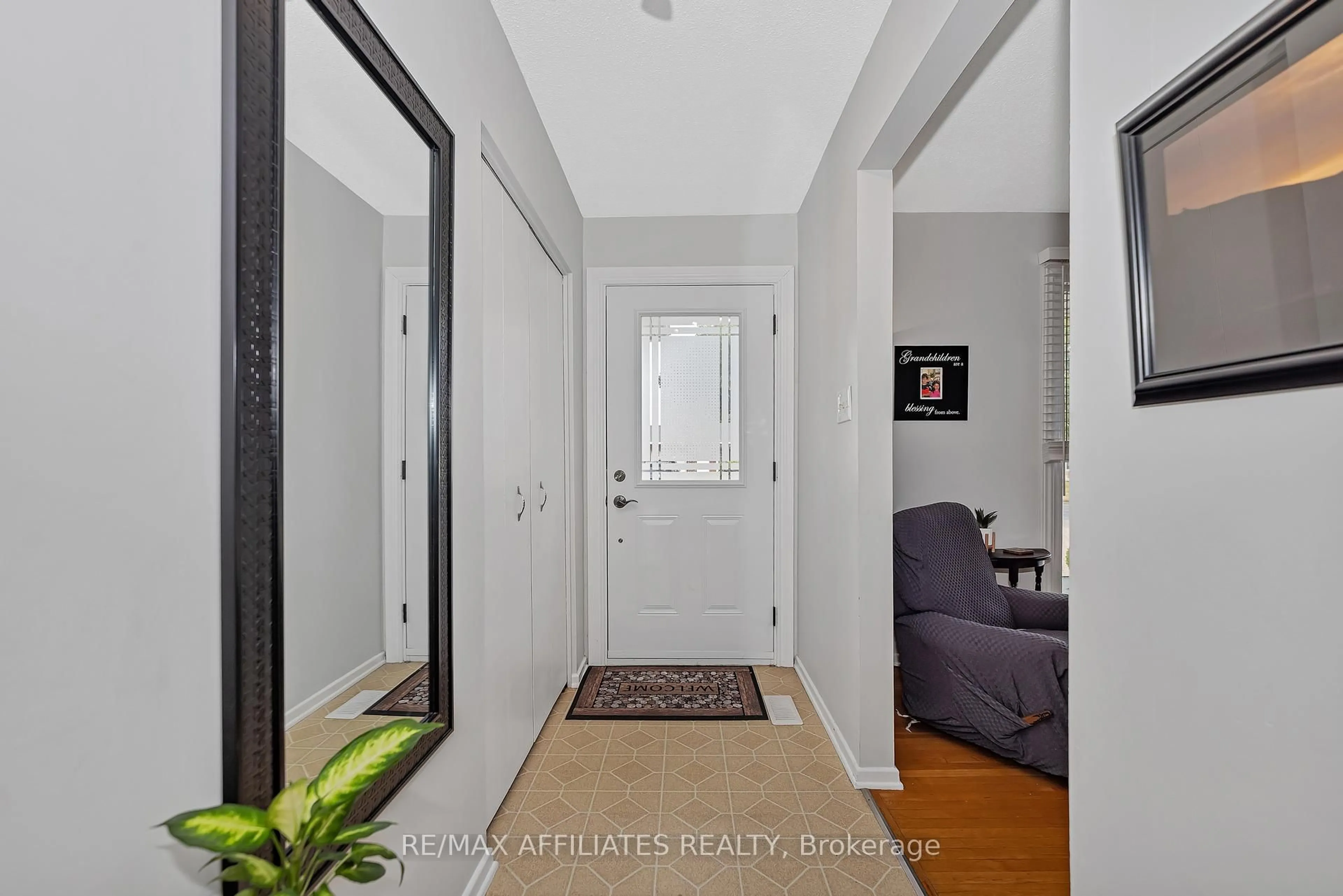 Indoor entryway for 11 Tripp Cres, Barrhaven Ontario K2J 1C5