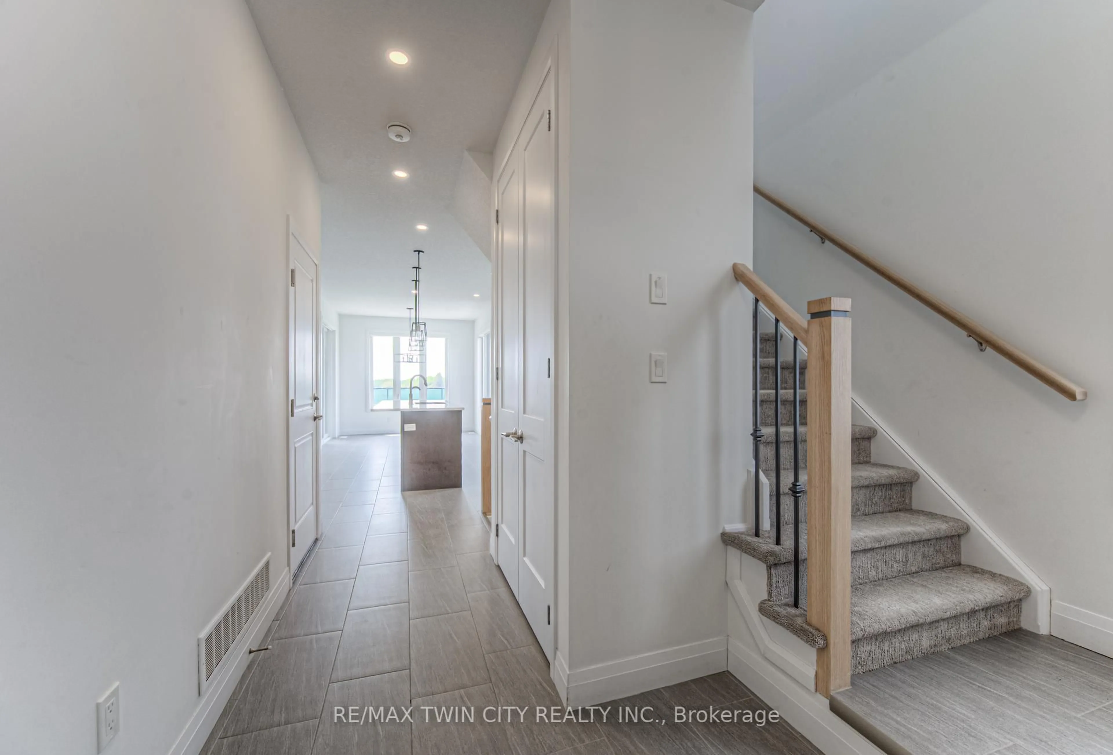Indoor entryway for 92 Lasby Lane, Woolwich Ontario N0B 1M0