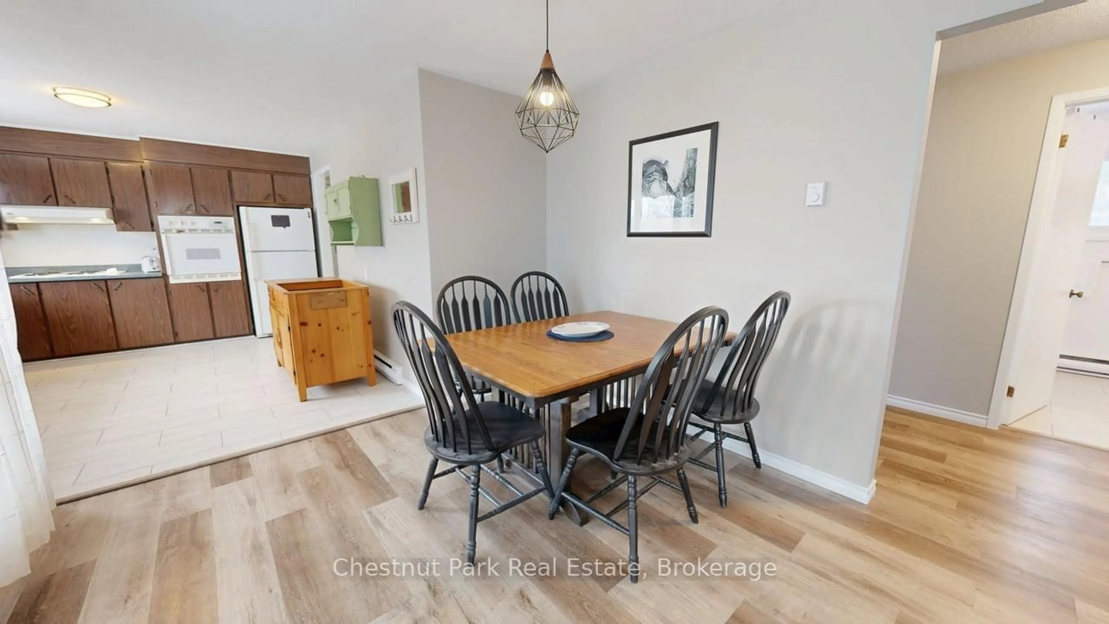 Dining room, wood/laminate floor for 381 HIGH St, Georgian Bay Ontario P0C 1H0