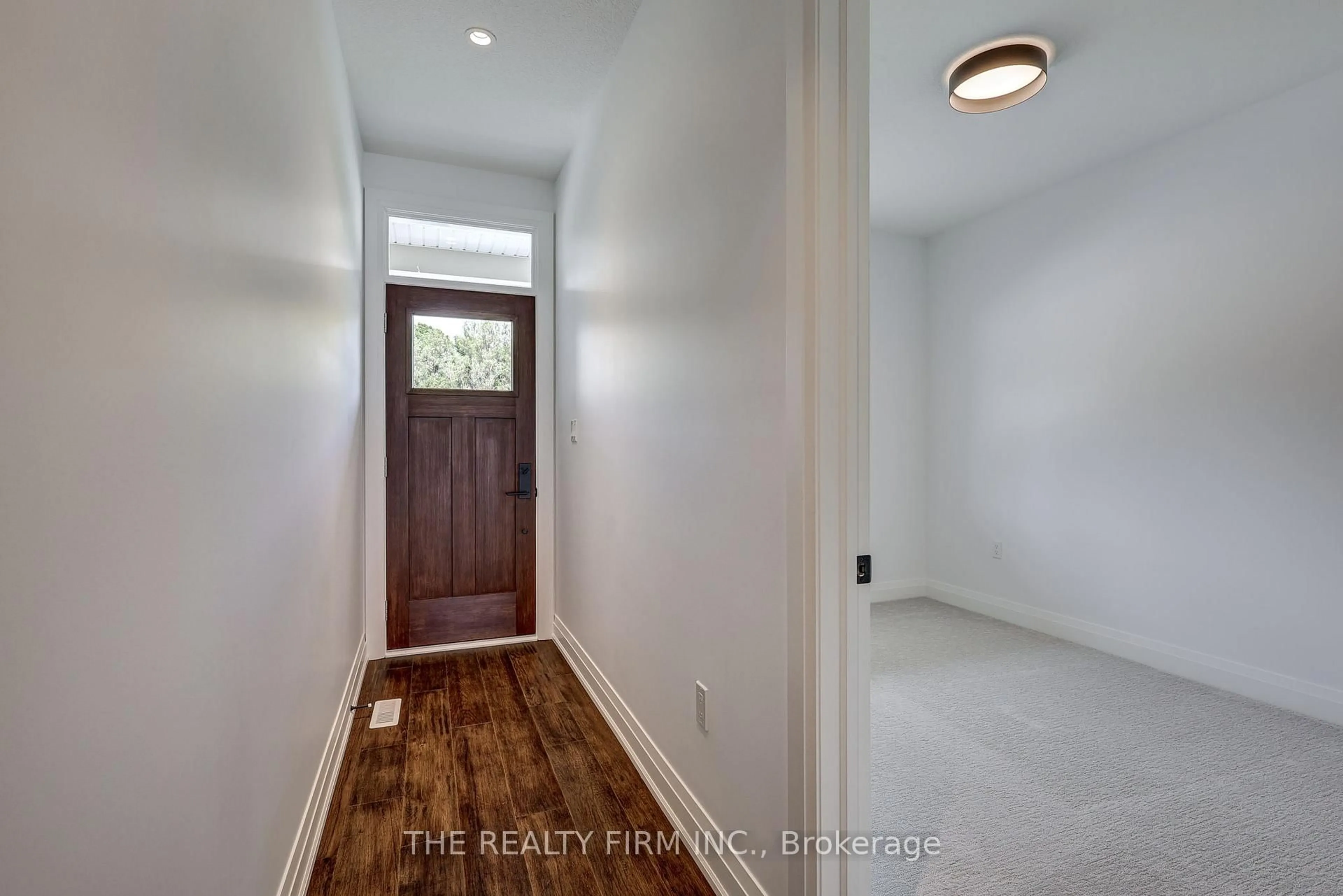 Indoor entryway for 85 Forest St #4, Aylmer Ontario N5H 1S5