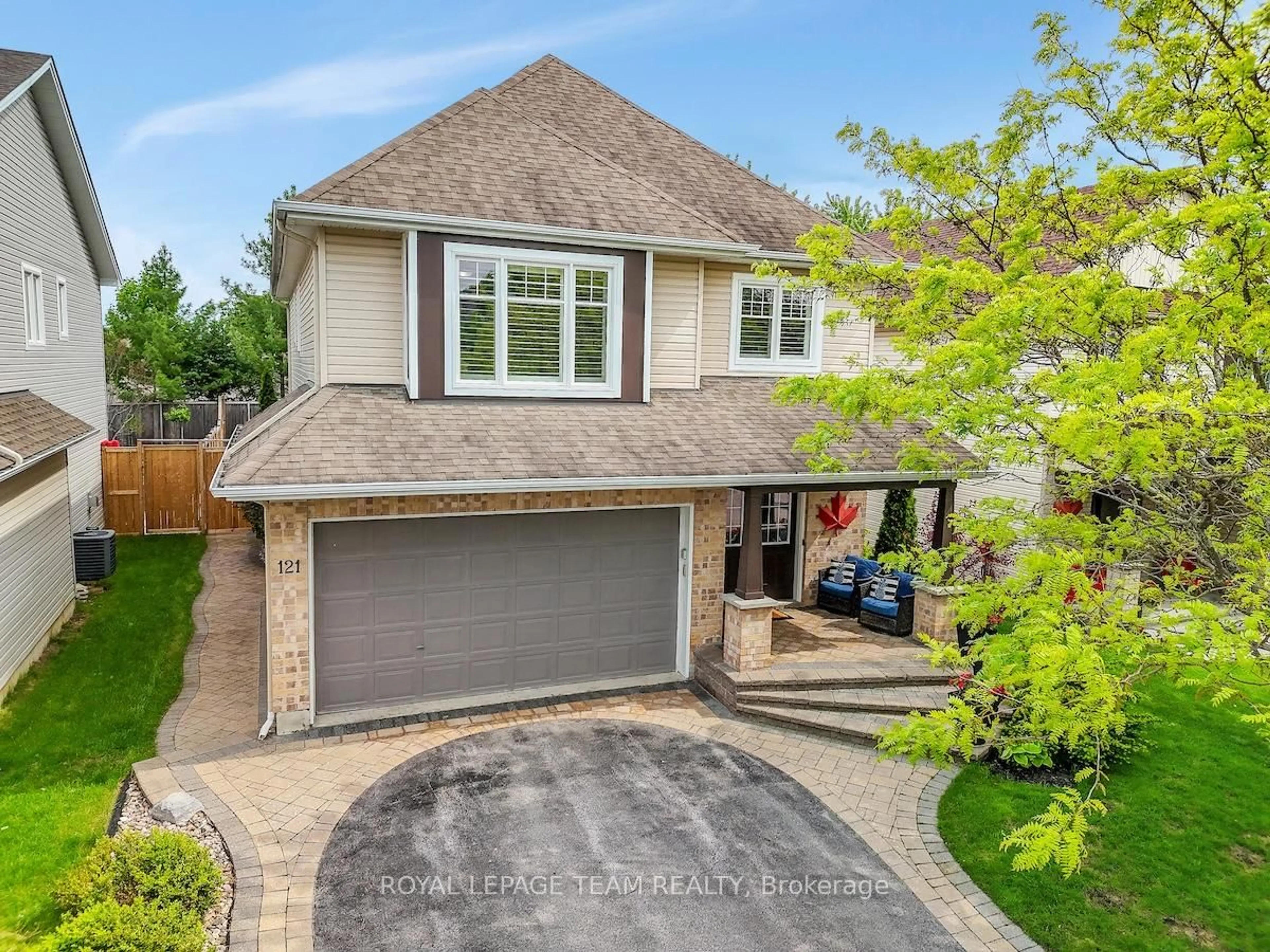A pic from outside/outdoor area/front of a property/back of a property/a pic from drone, street for 121 Bandelier Way, Ottawa Ontario K2S 0C2