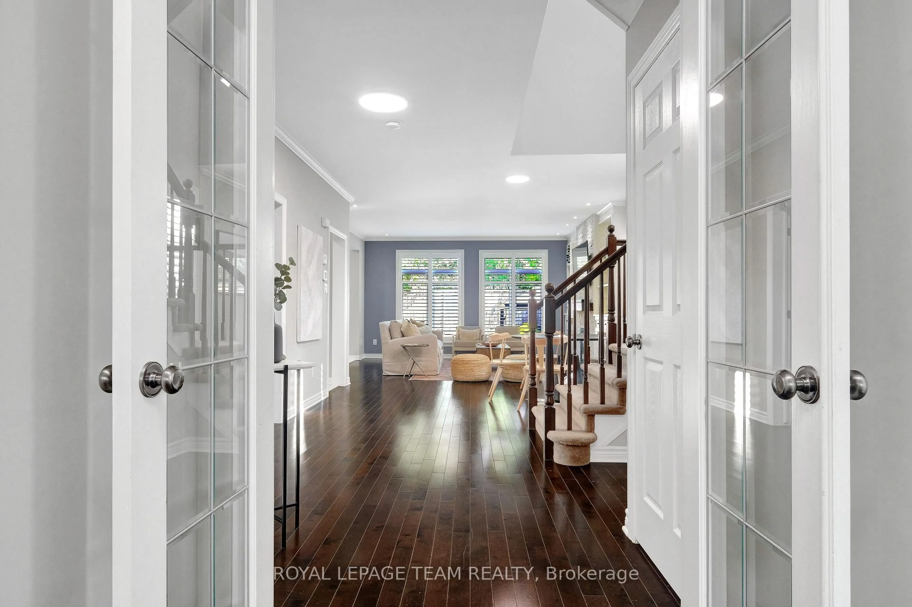 Indoor entryway for 121 Bandelier Way, Ottawa Ontario K2S 0C2