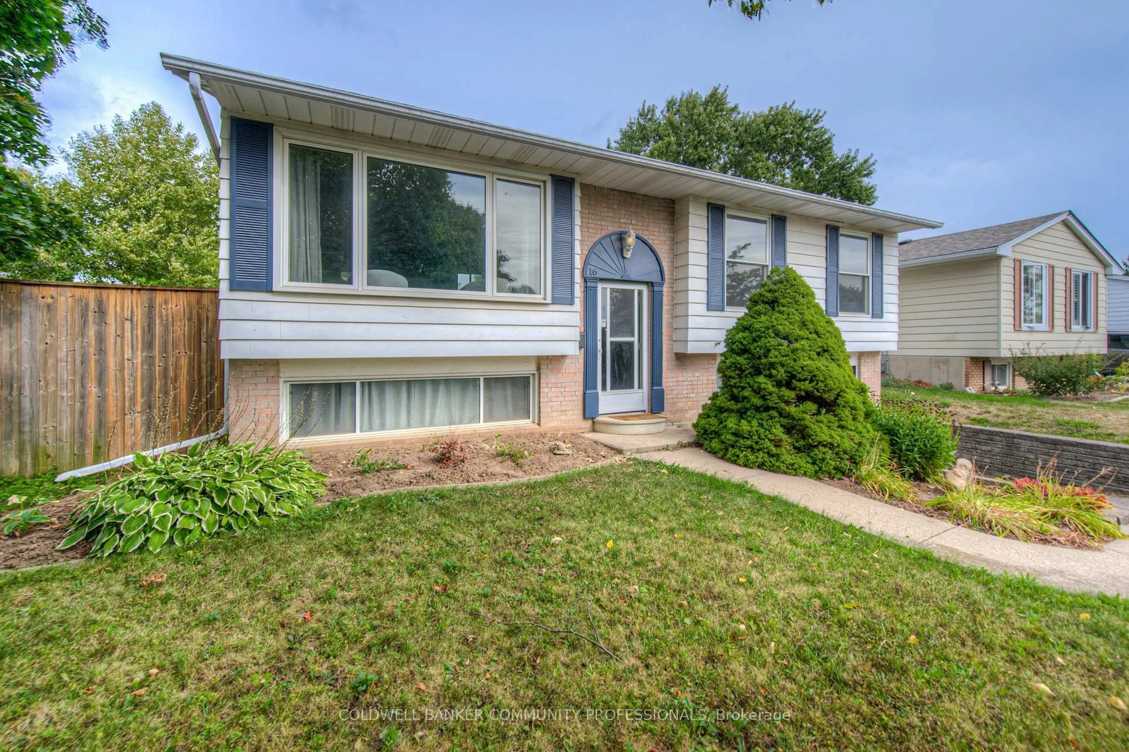 Home with vinyl exterior material, street for 16 Brisbane Blvd, Brant Ontario N3S 4L2