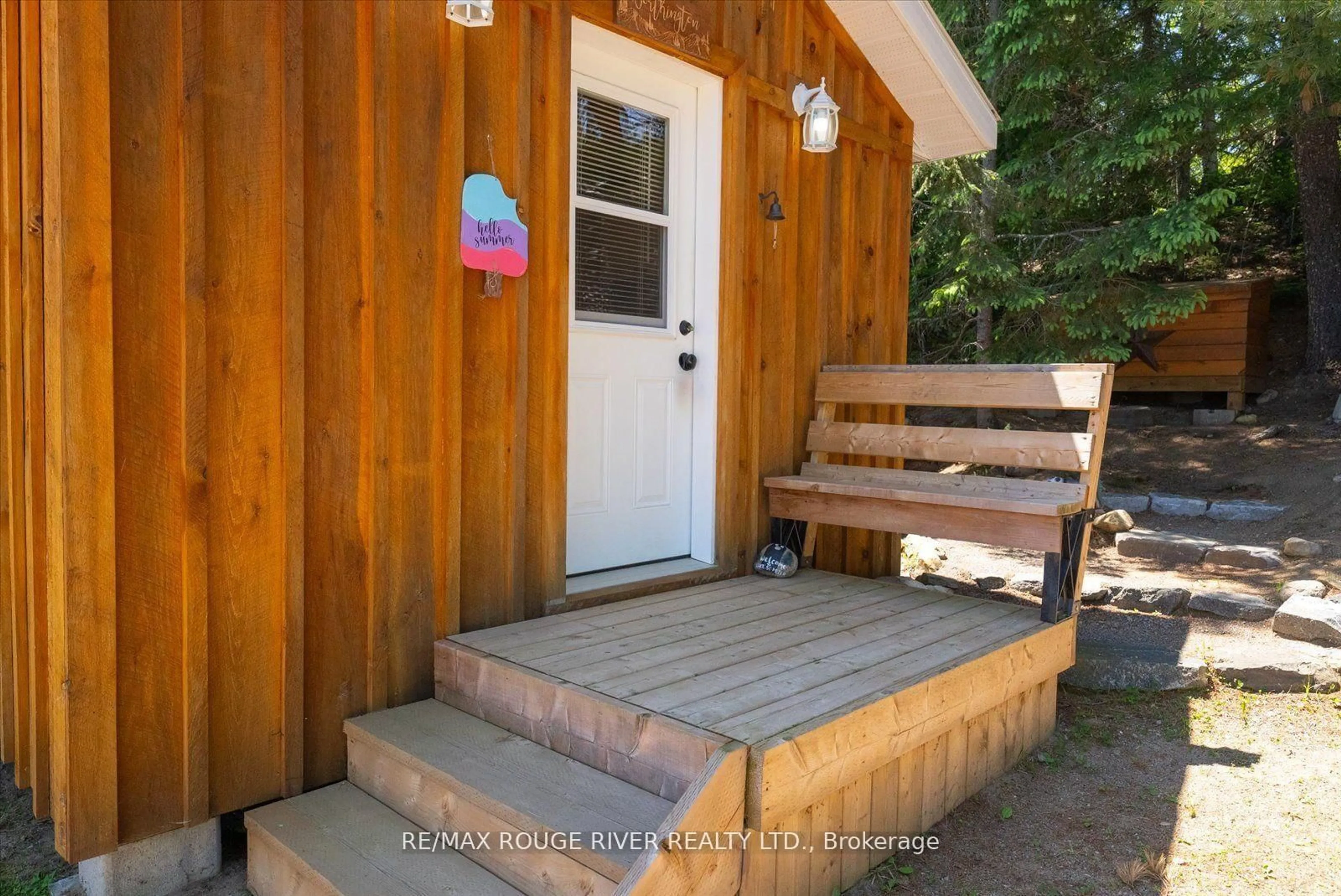 Patio, street for 214B Centre Rd, Maynooth Ontario K0L 2K0