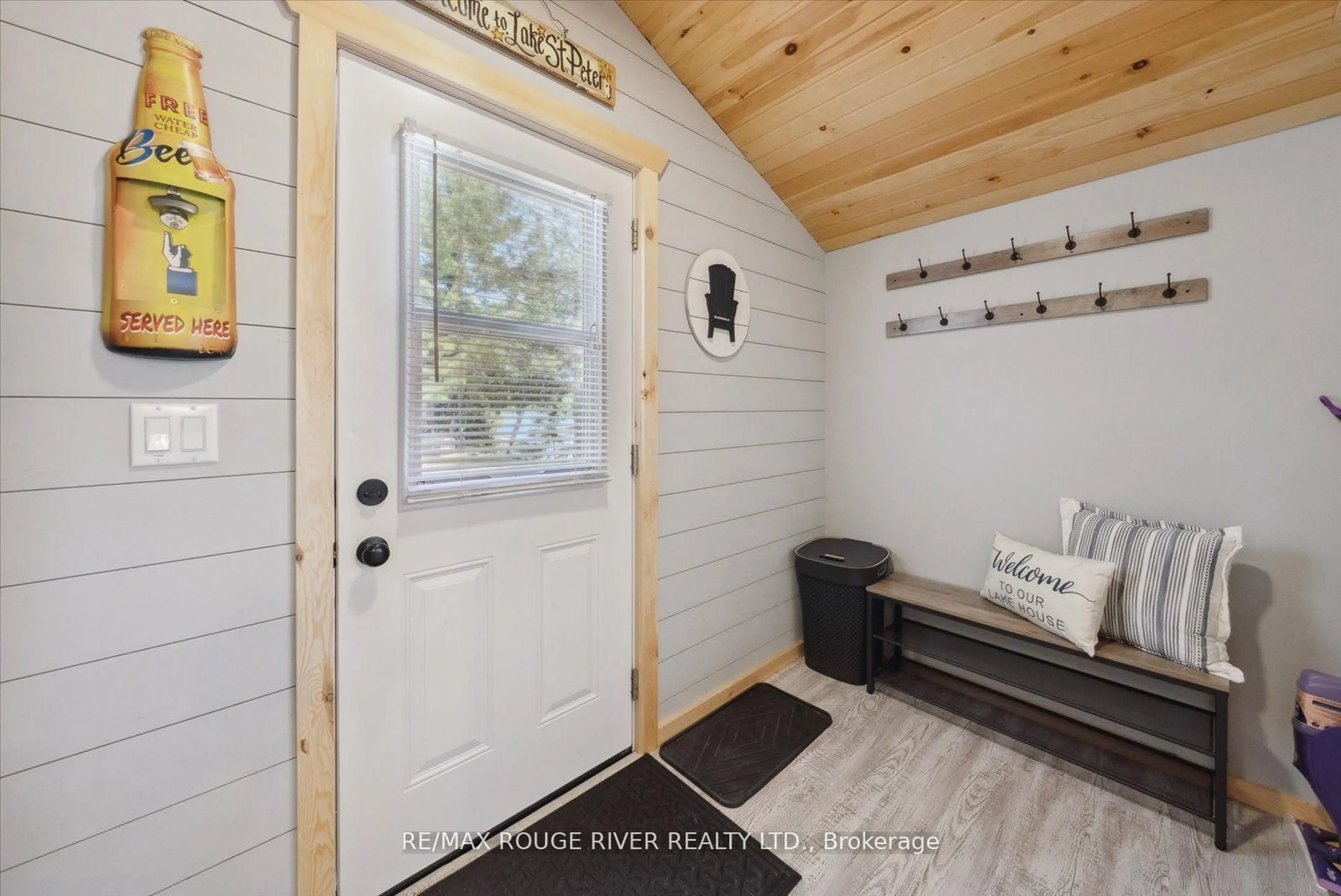 Indoor entryway for 214B Centre Rd, Maynooth Ontario K0L 2K0