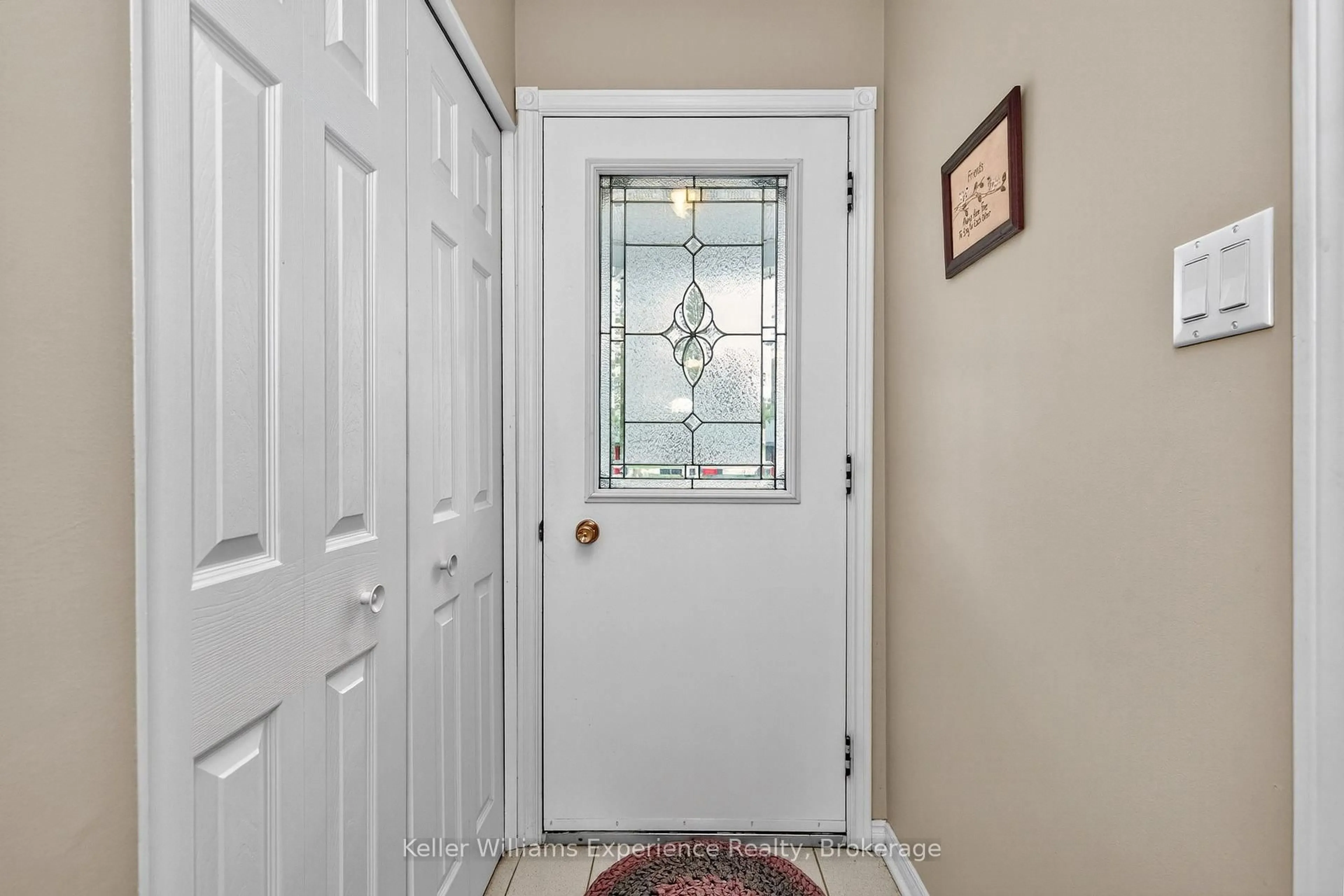 Indoor entryway for 12 Kilpper Dr, South River Ontario P0A 1X0
