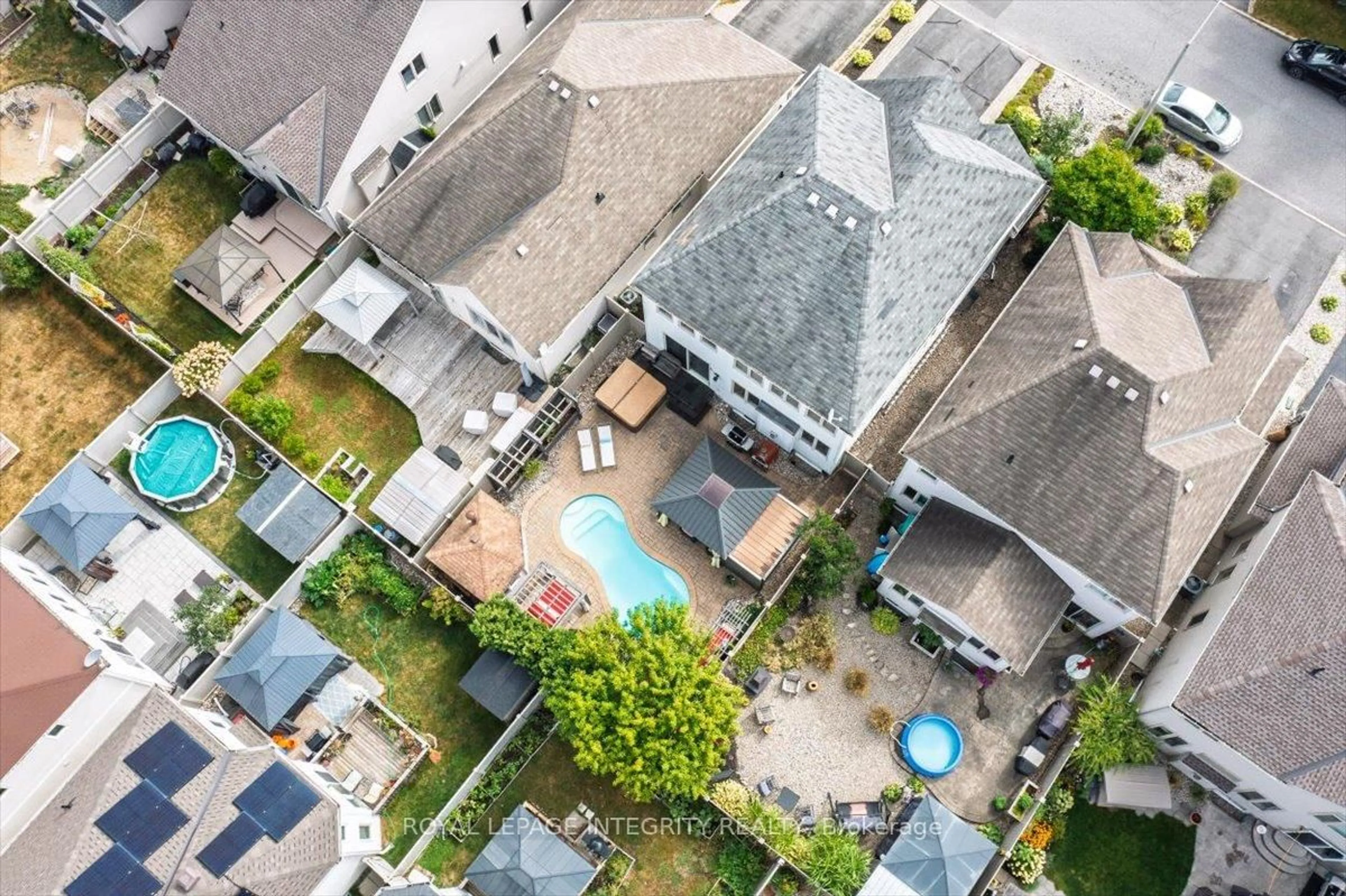 A pic from outside/outdoor area/front of a property/back of a property/a pic from drone, unknown for 106 Trail Side Circ, Ottawa Ontario K4A 5A9