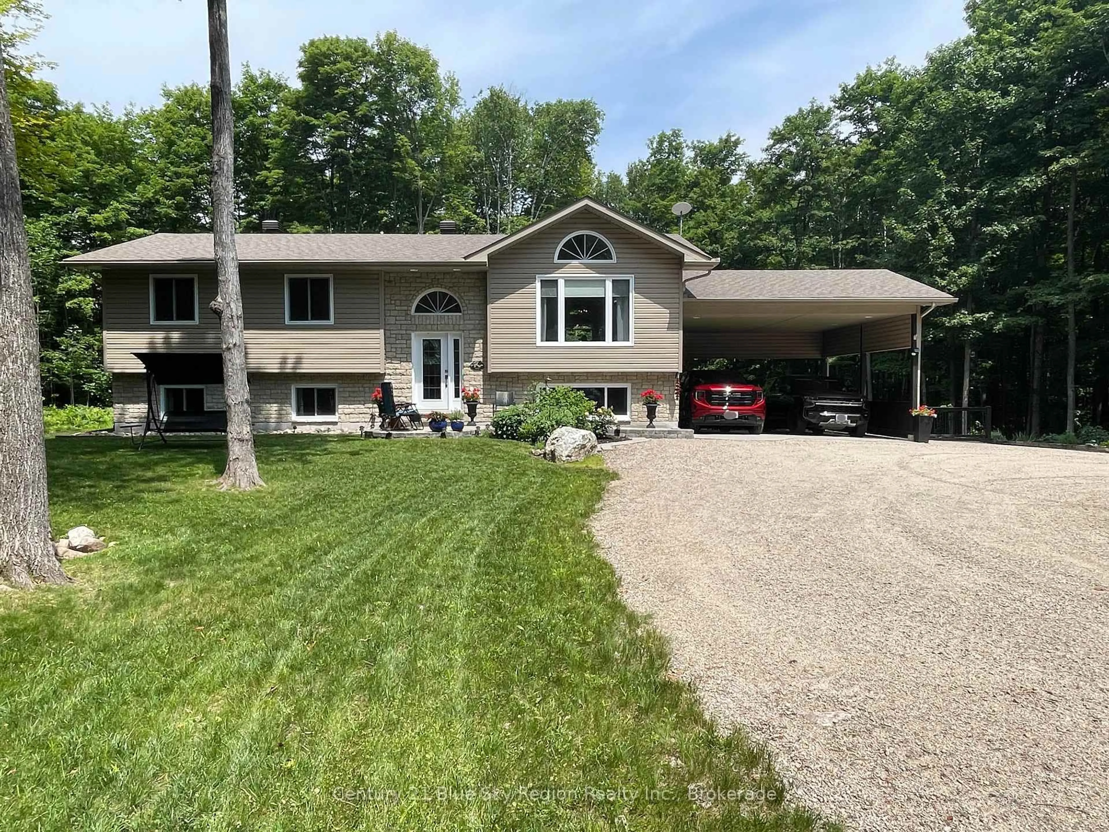 Home with vinyl exterior material, street for 176 SKI HILL Rd, Powassan Ontario P0H 1Z0